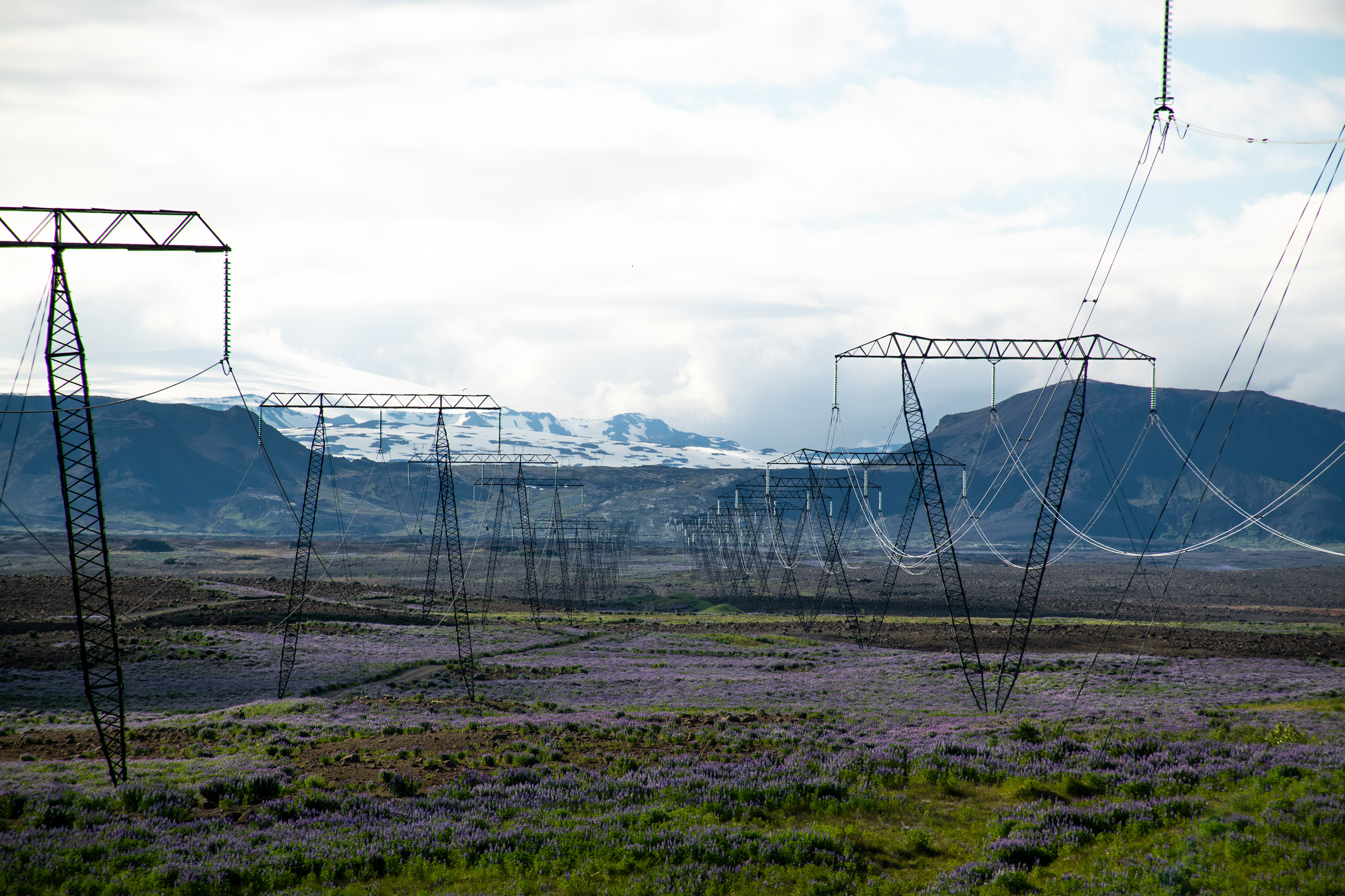 Lignes à haute tension près de Sandvátn