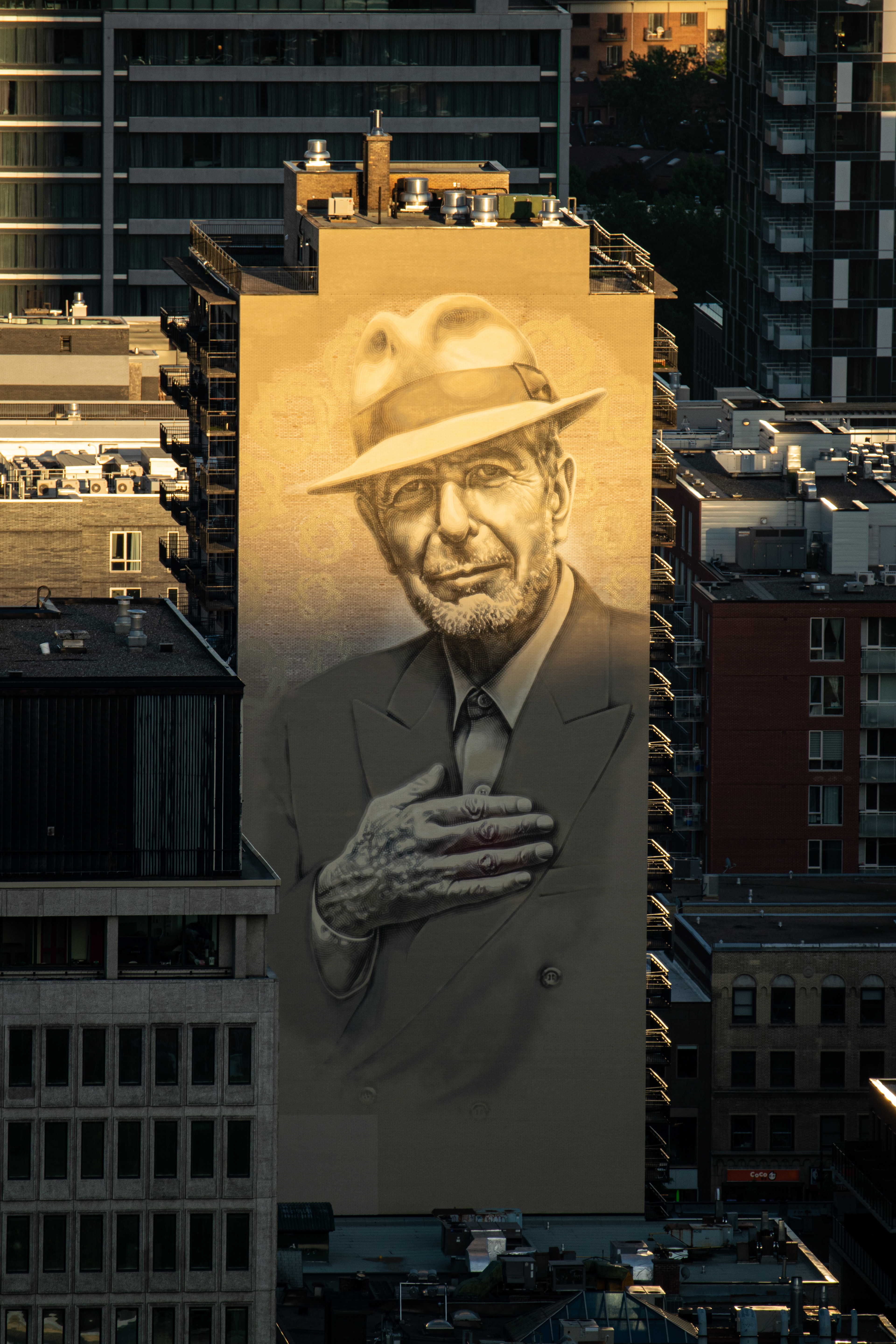 Mural Léonard Cohen • 1420 Crescent St • NikonD5300 400mm f/6.3 1/250 ISO100