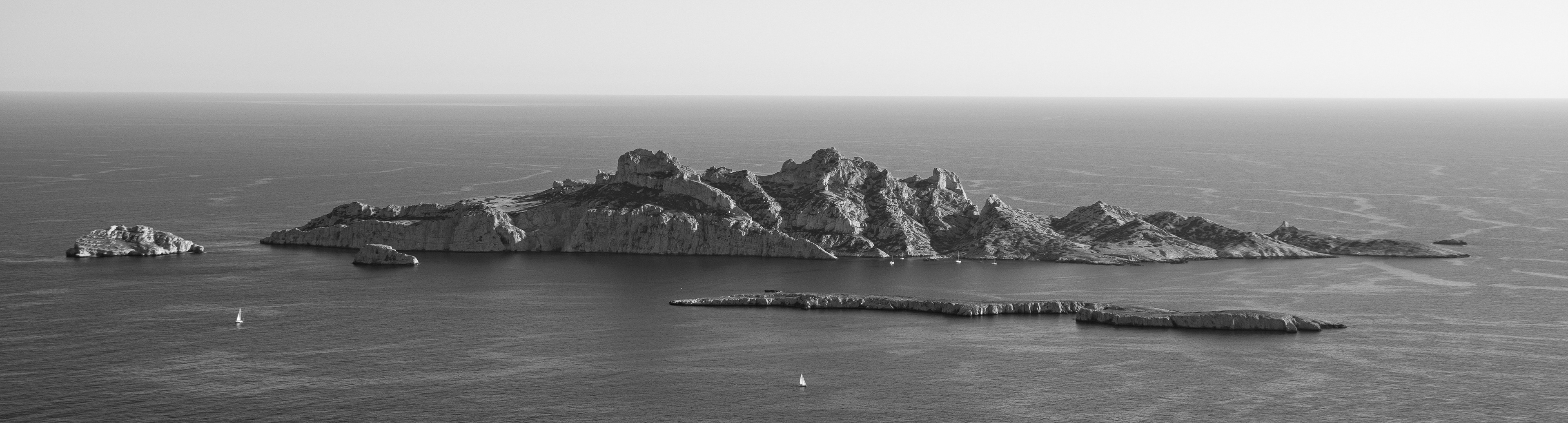 Île du Rioul • Parc National des Callanques, Marseille, France • NikonD5300 38mm f/9 1/320 ISO100