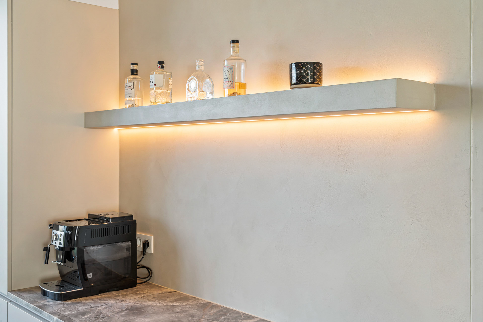 Plaatsing 'Aqua Sensa' op muur en tablet