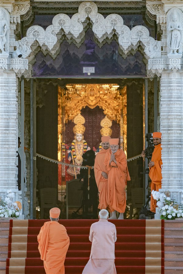 Prime Minister Modi climbed the mandir steps to meet Mahant Swami Maharaj during the opening of the BAPS Hindu Mandir in Abu Dhabi.
