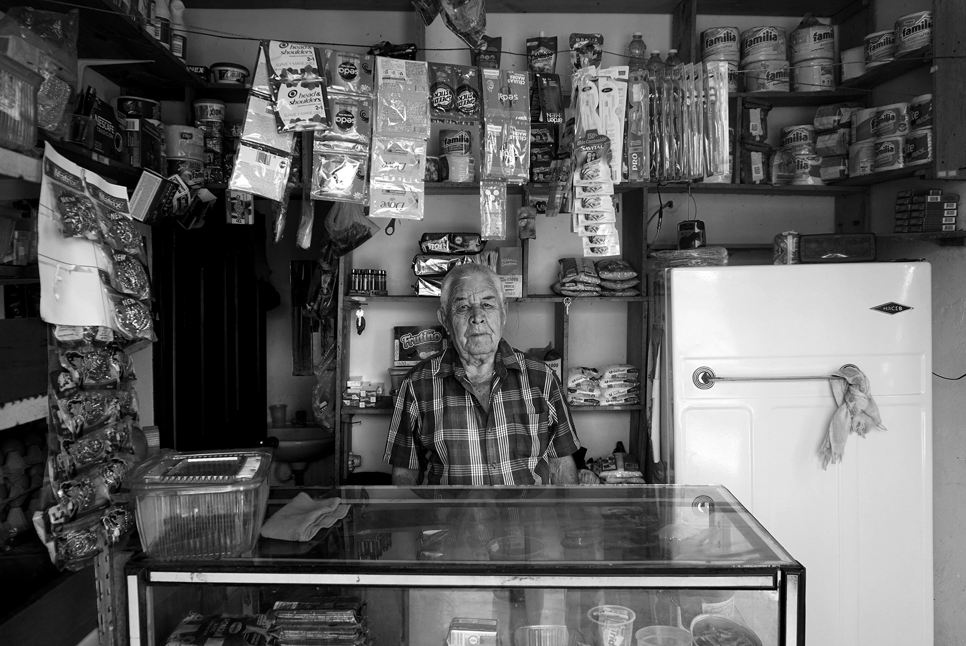 Drugstore Man | Jardín, Colombia 2025