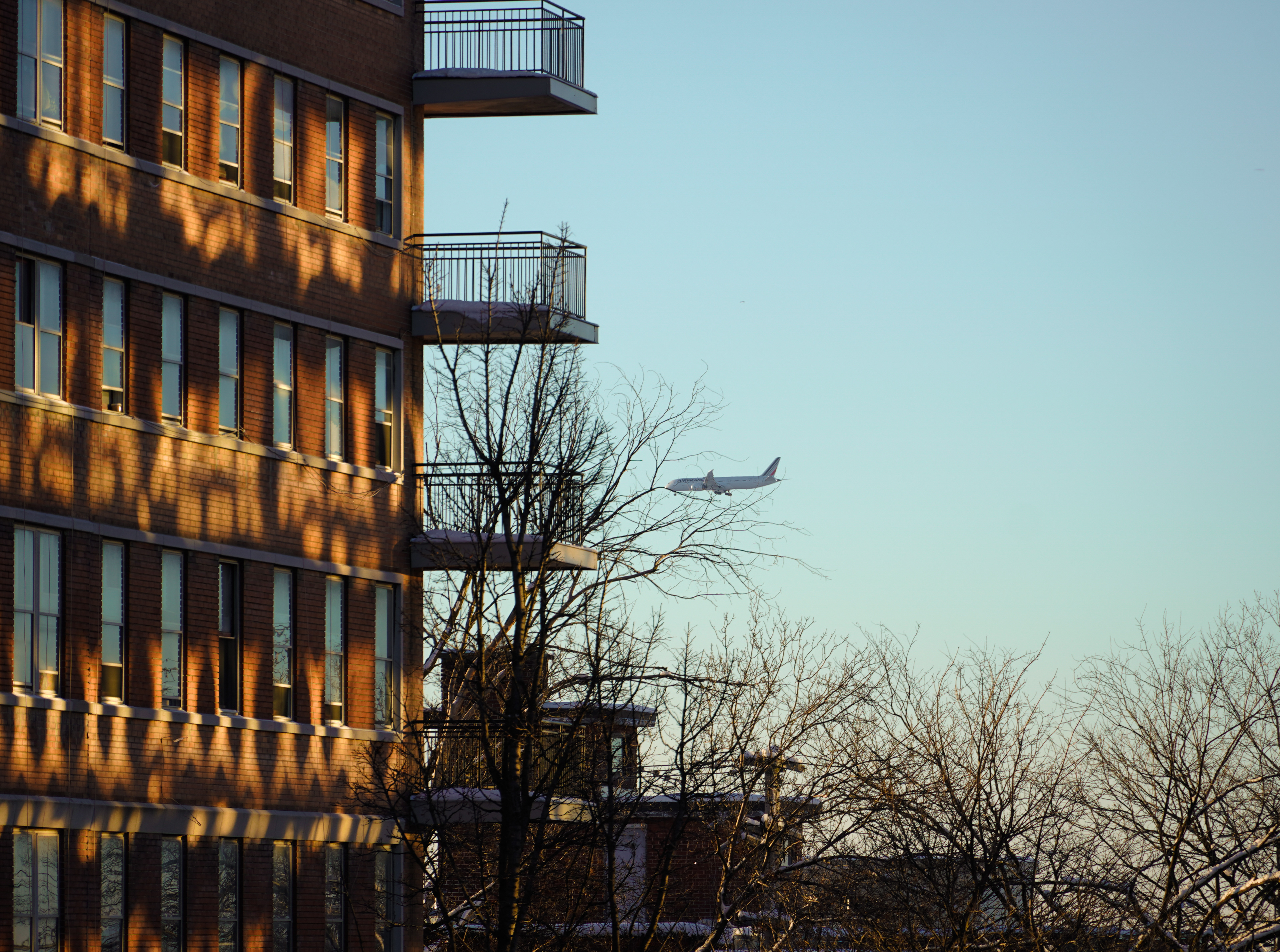 Avion en ville - Montréal