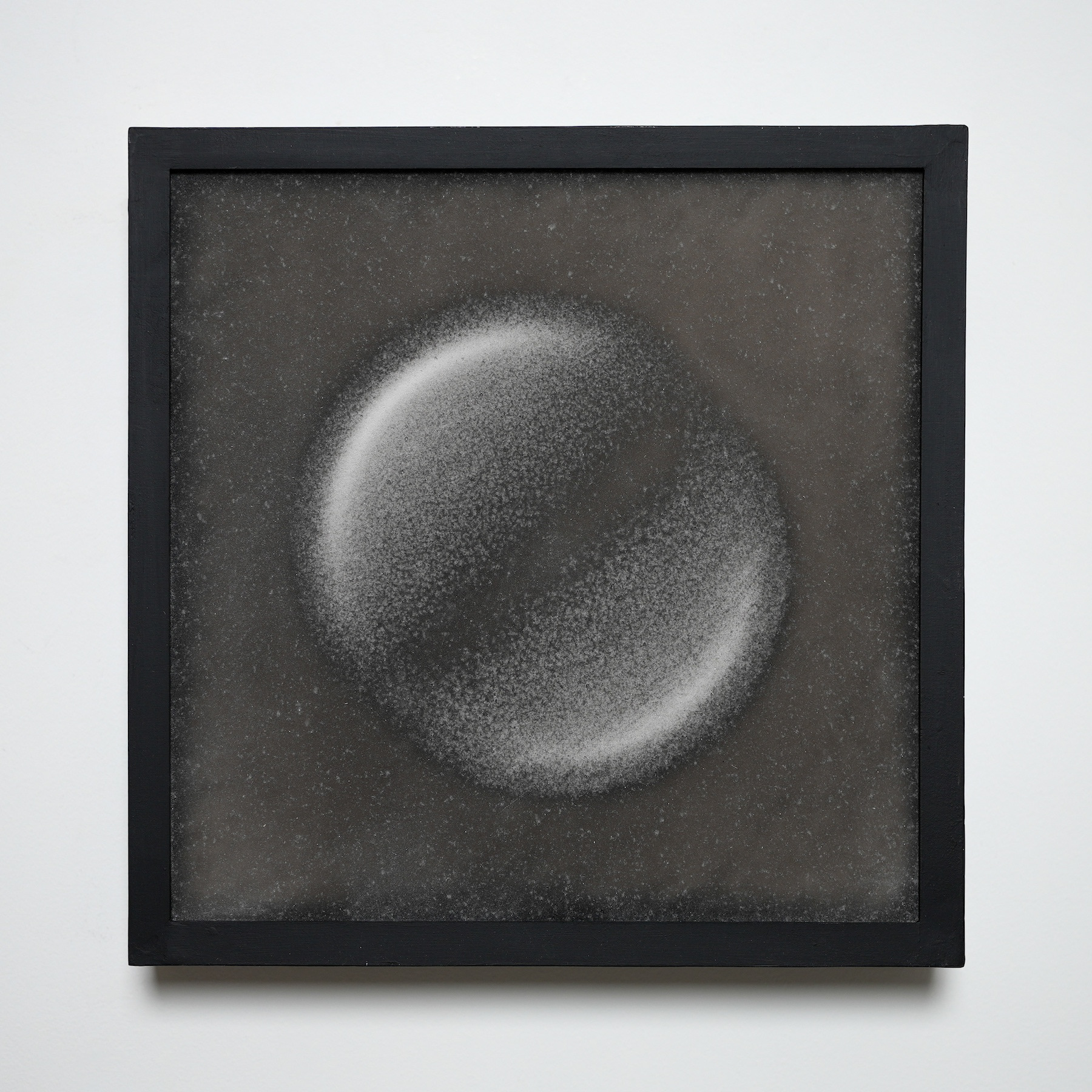 30.3×30.3×4.6cm　エポキシ樹脂、メラミンスポンジ、木材