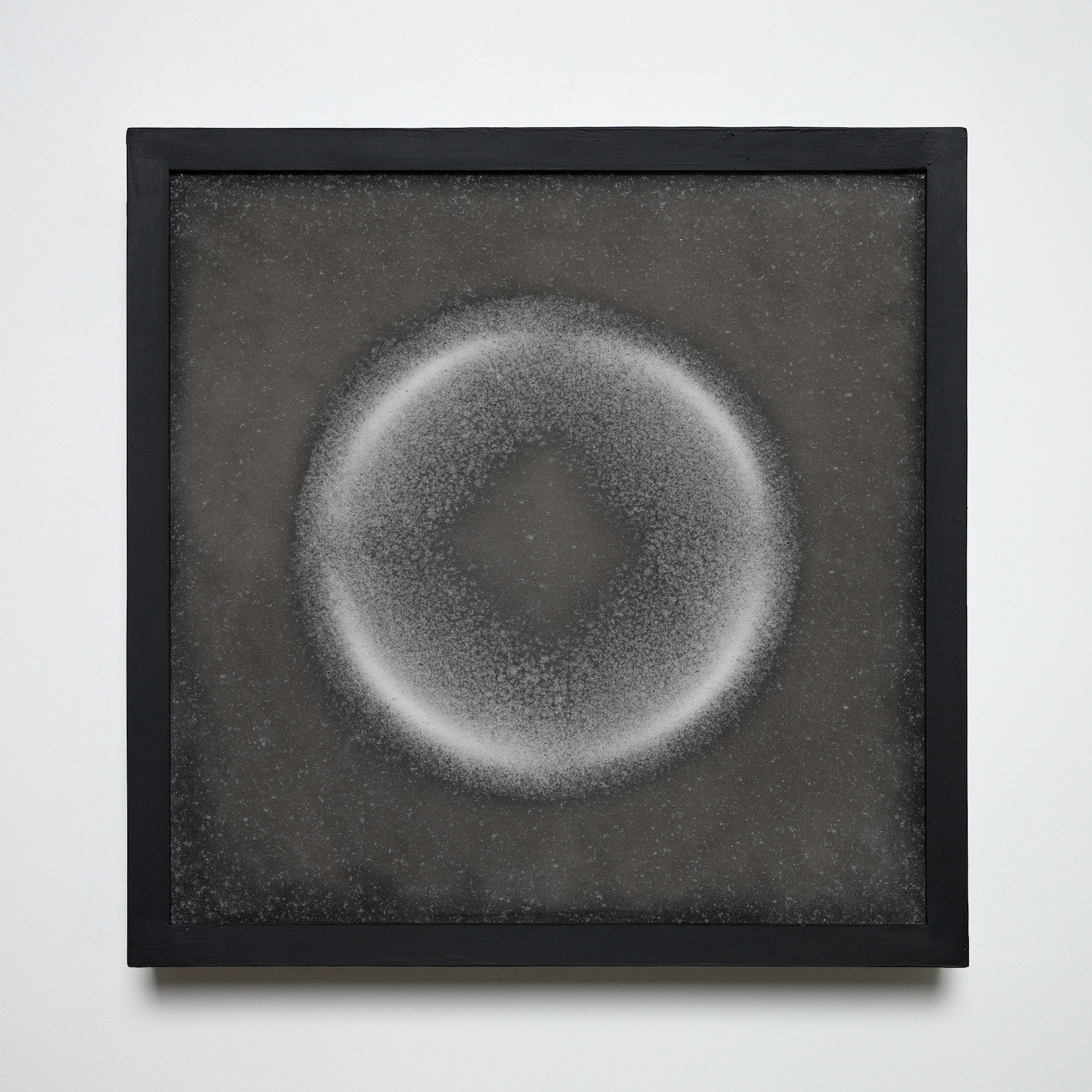 30.3×30.3×4.6cm　エポキシ樹脂、メラミンスポンジ、木材