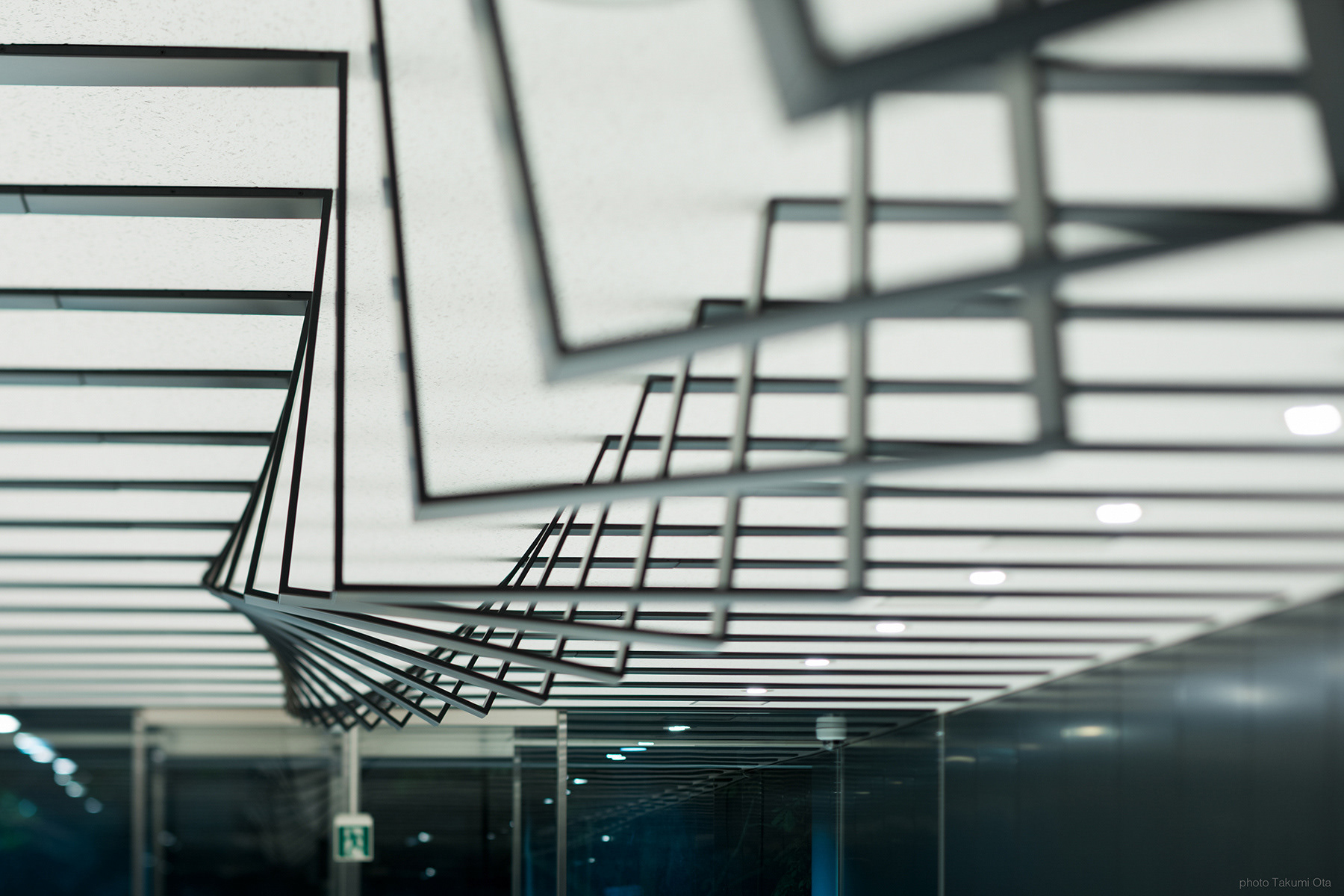 "revolve" 2015 W518 x D2,498 x H60cm steel 筑波大学睡眠医科学研究棟(IIIS)1Fエントランス