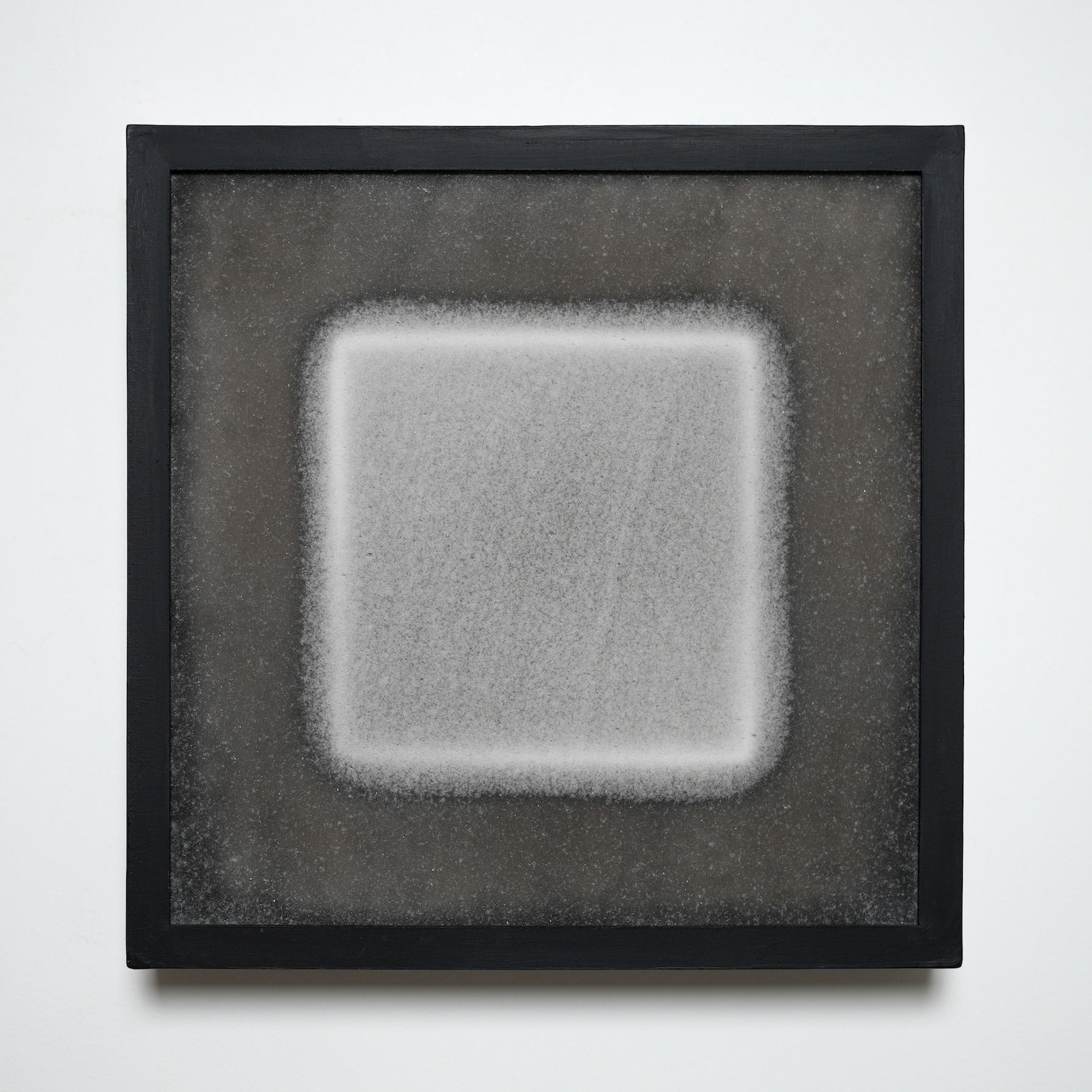 30.3×30.3×4.6cm　エポキシ樹脂、メラミンスポンジ、木材