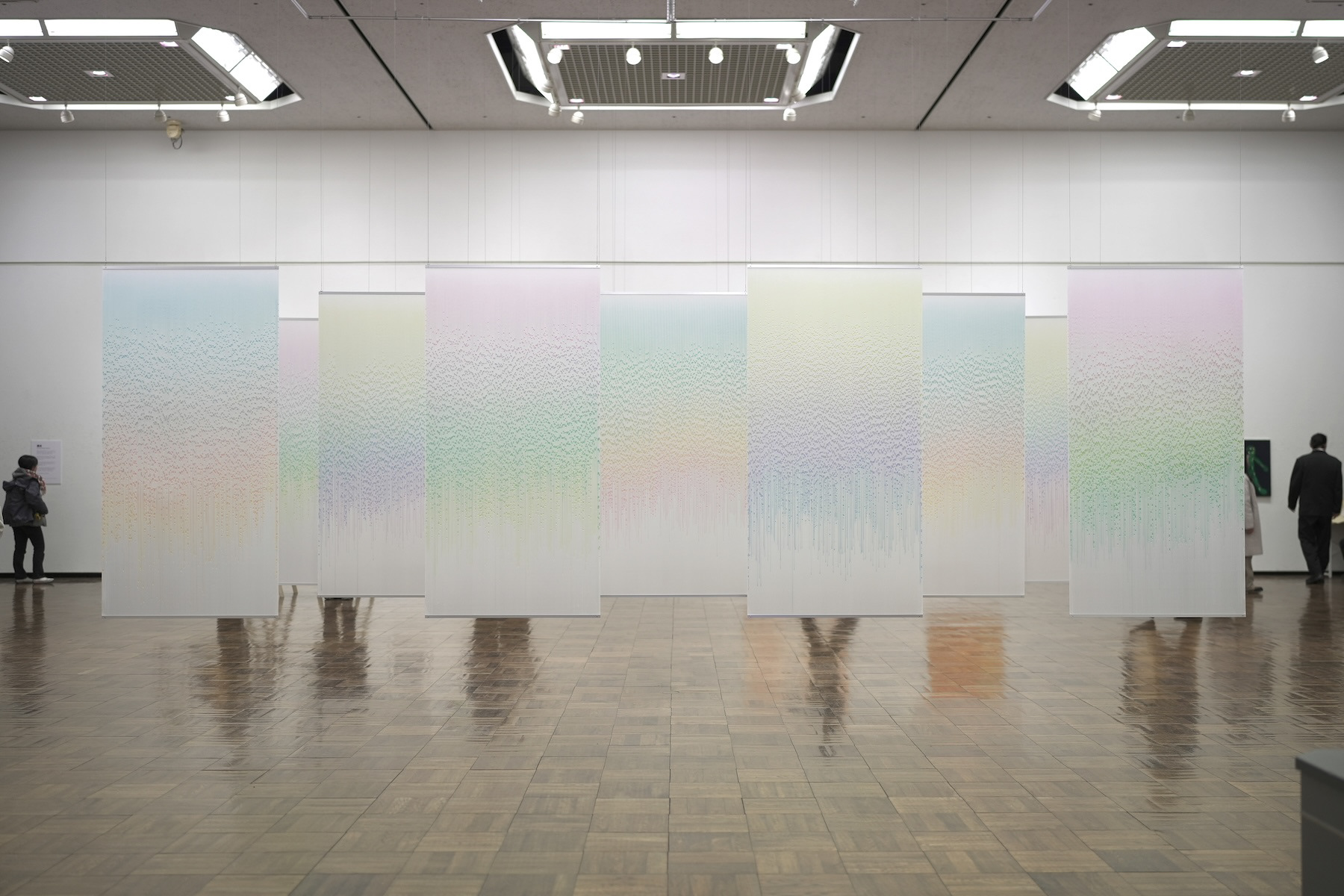 修了制作「Tempest」2025　エポキシ樹脂、プラダン、アルミ　サイズ可変（各シート1820×910×7mm、18点組作品）