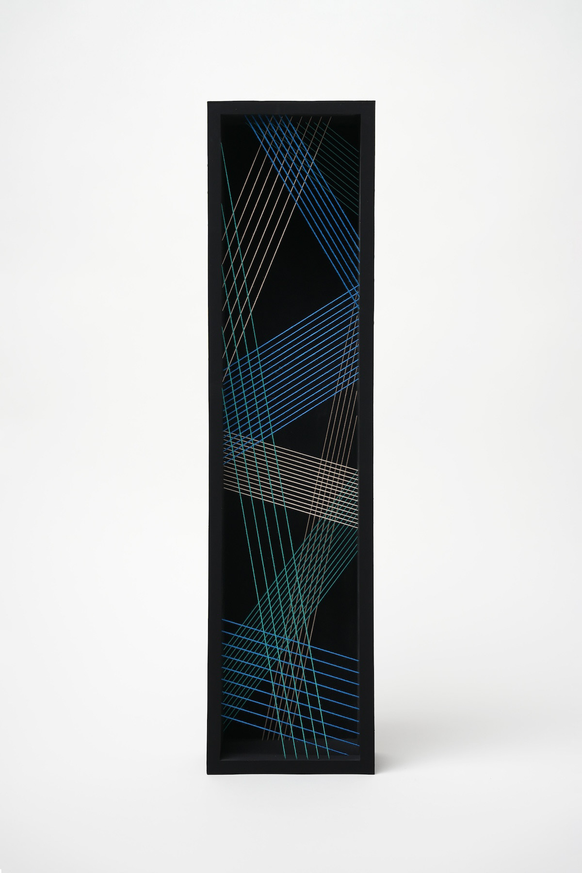 2023年　木材、糸(綿、レース糸)、塗料、接着剤　60×15×10cm