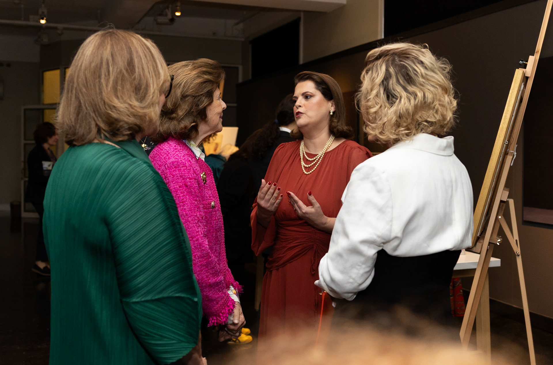 Queen Silvia of Sweden - Birds of Brazil © Isabella Ramalho