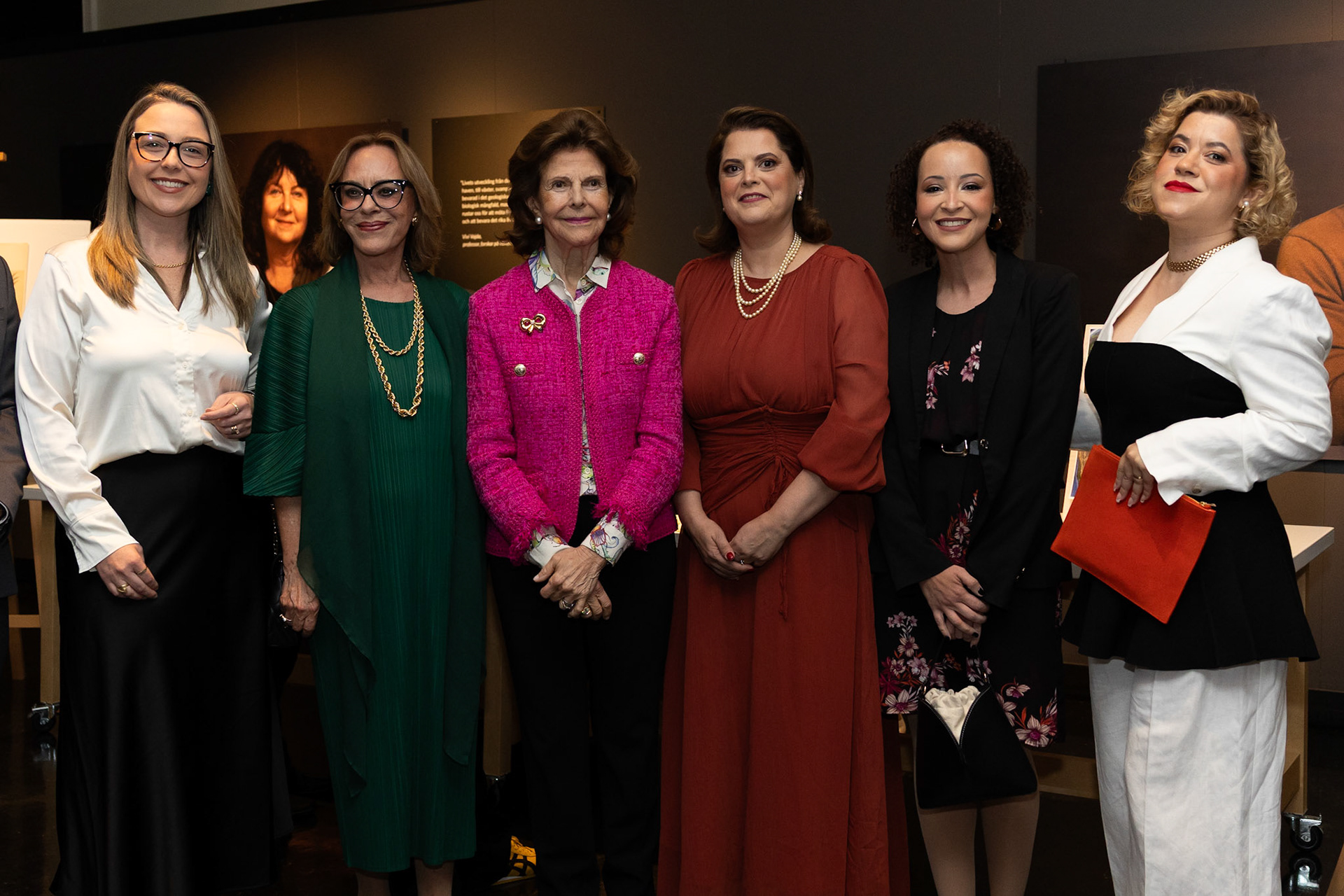 Queen Silvia of Sweden - Birds of Brazil © Isabella Ramalho