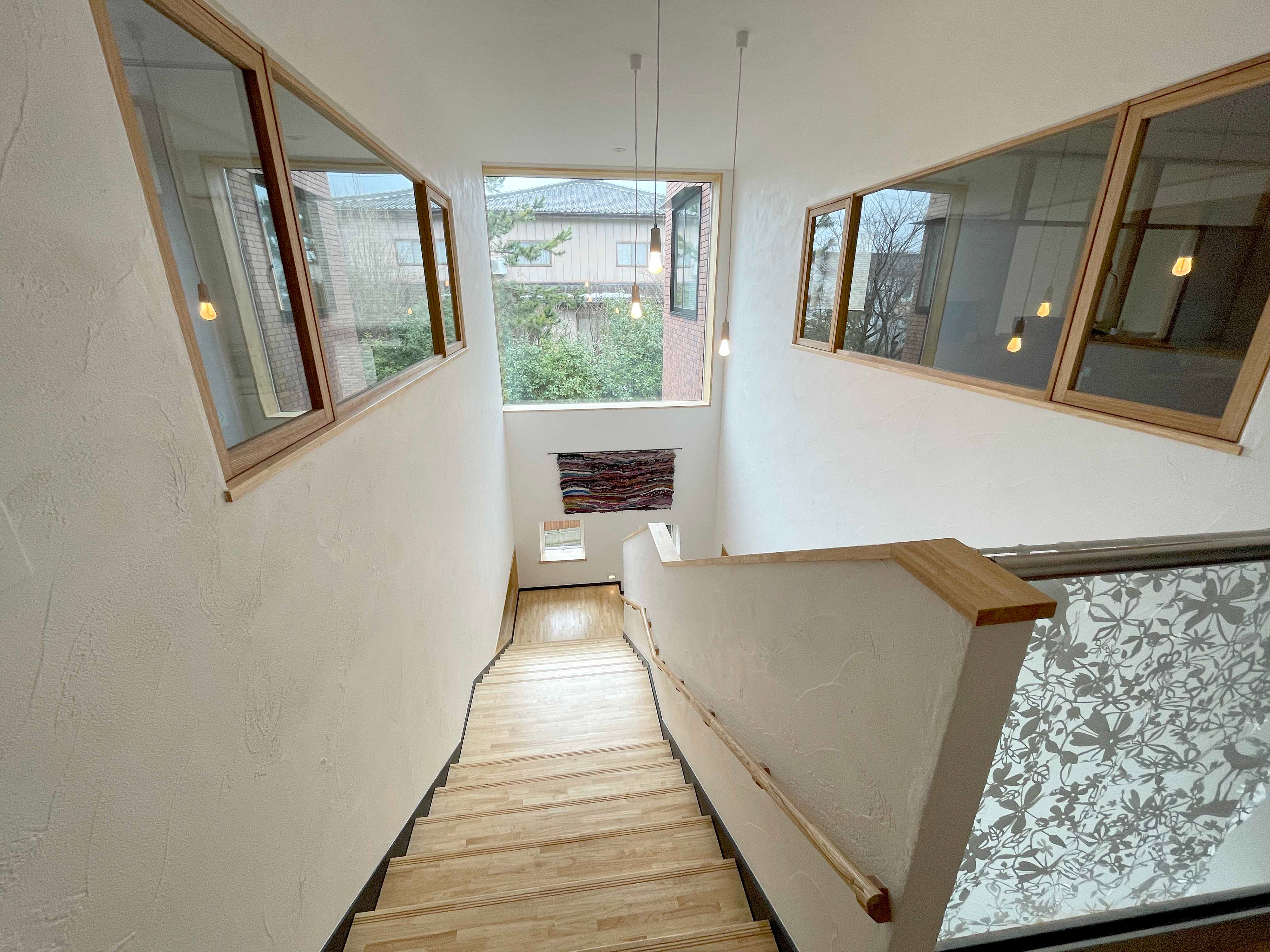 ０、１歳児室の部屋階段（写Aoba）