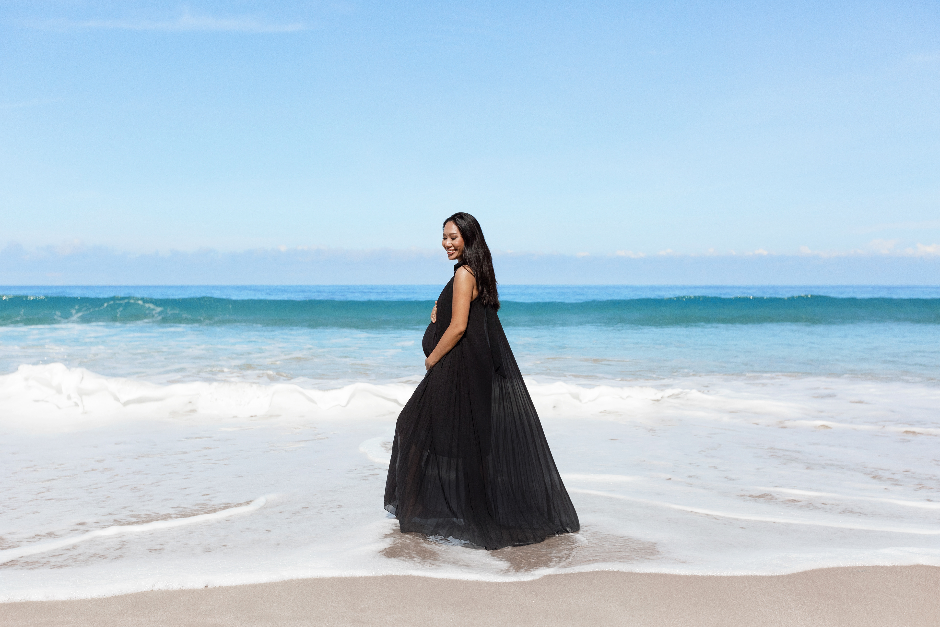 High quality maternity pregnancy fine-art portrait photography session on the beach in Phuket, Samui, Krabi, Phang Nga, Thailand by a professional photographer