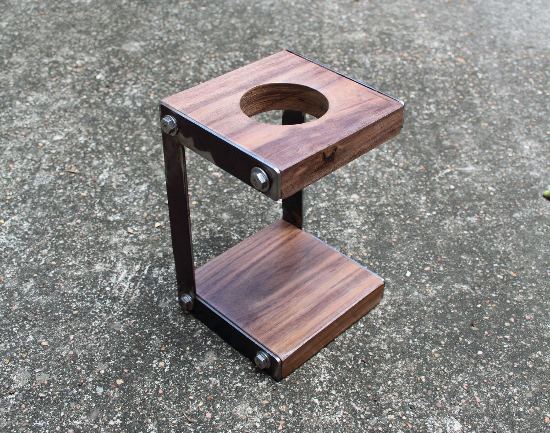 Single coffee pour over bar - Metal and walnut