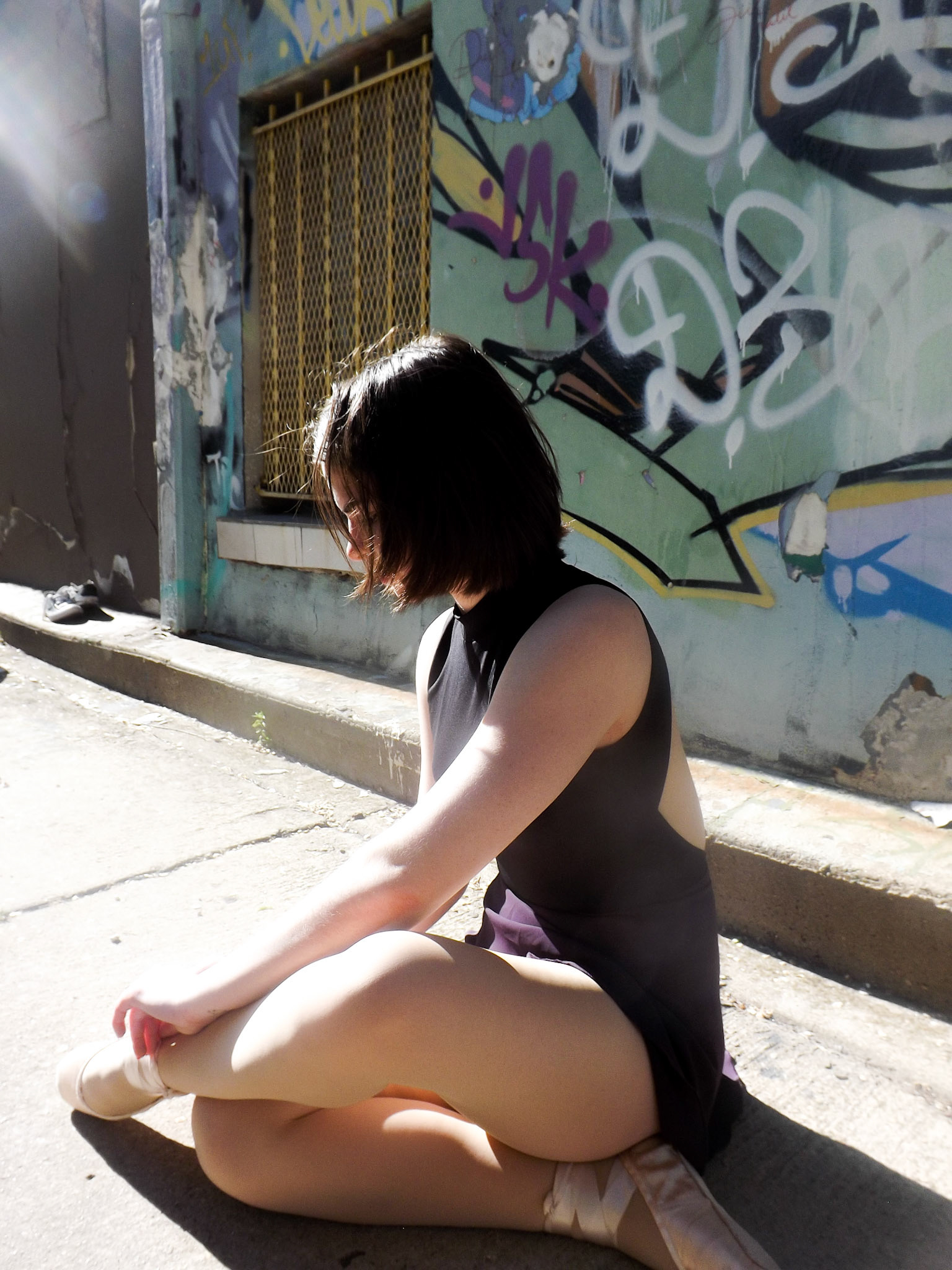 Arya fixing her Pointe shoe