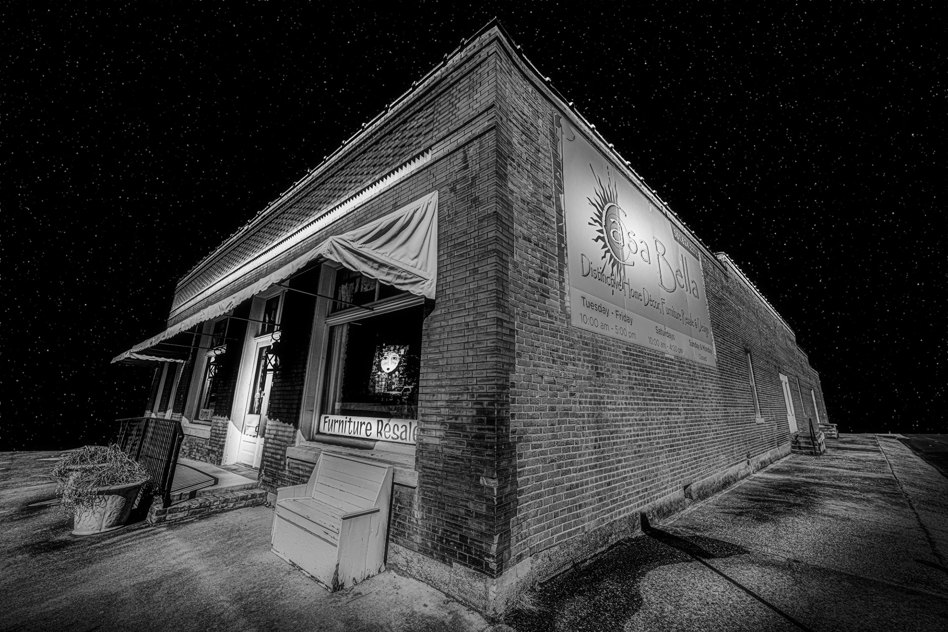 Casa Bella, 325 Broadway Street