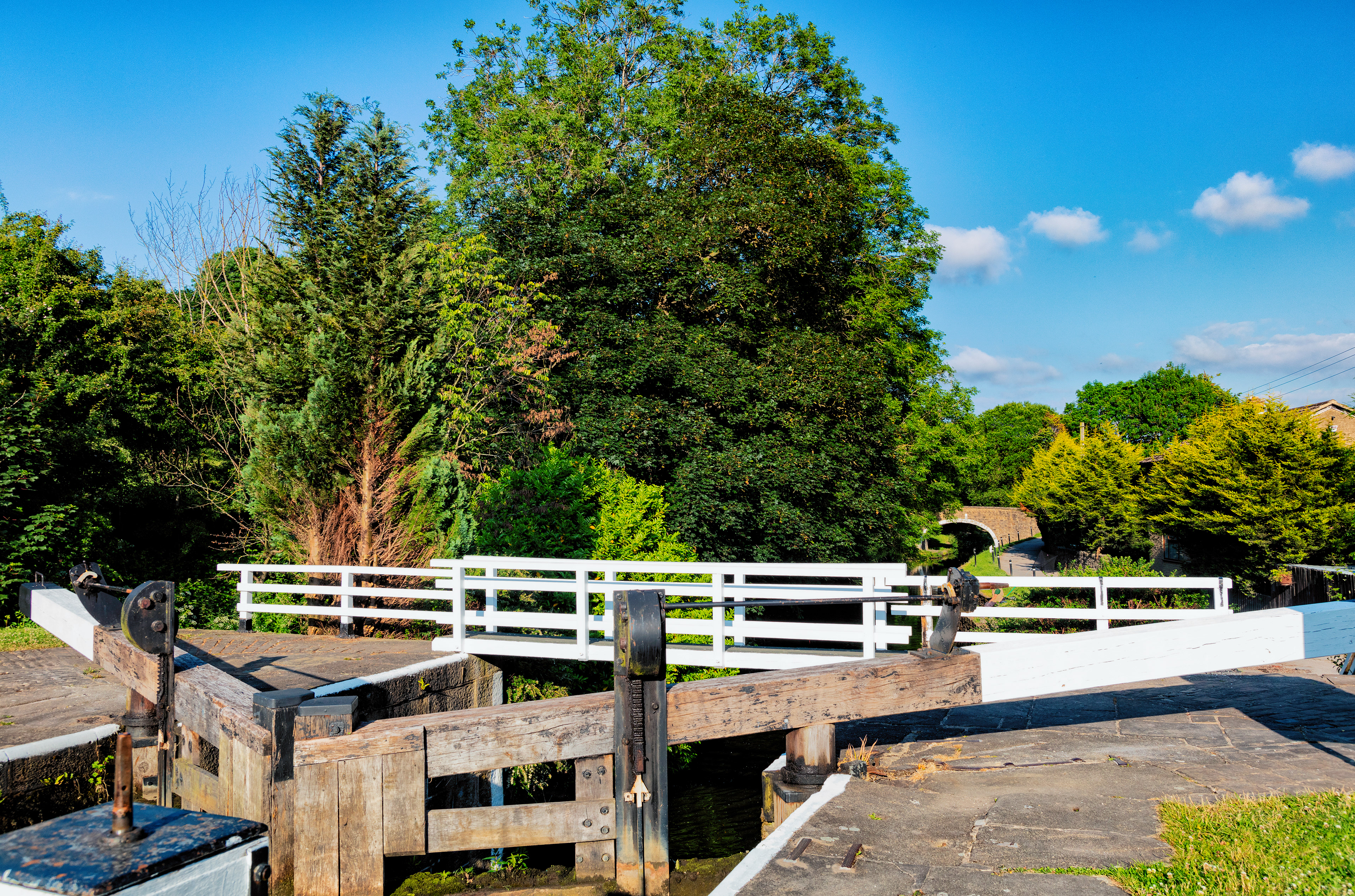 Leeds & Liverpool canal - Dowley Gap upper lock 