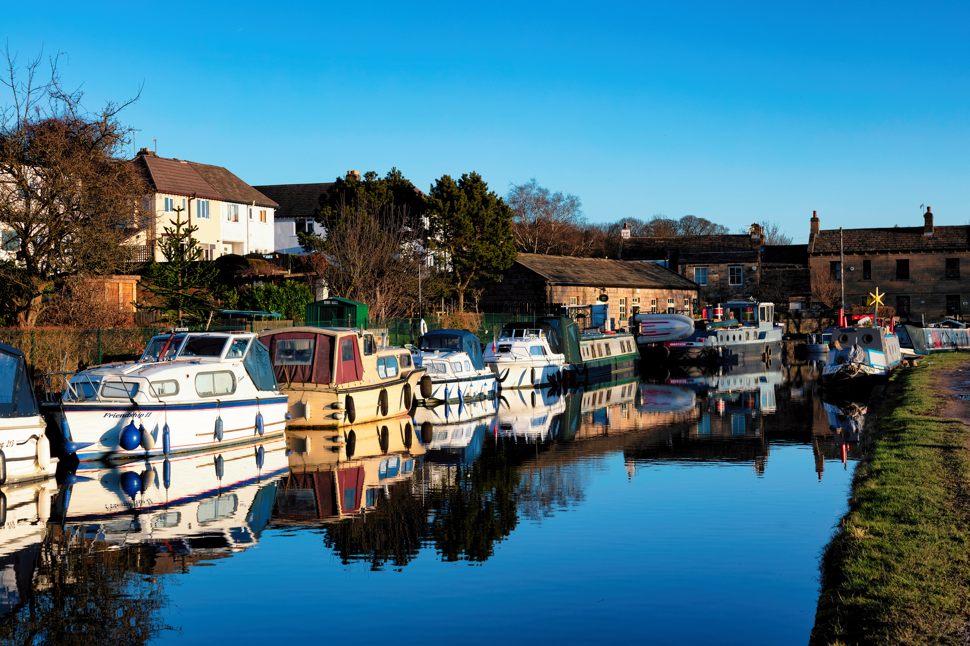 Leeds & Liverpool canal - Moorings above Five Rise