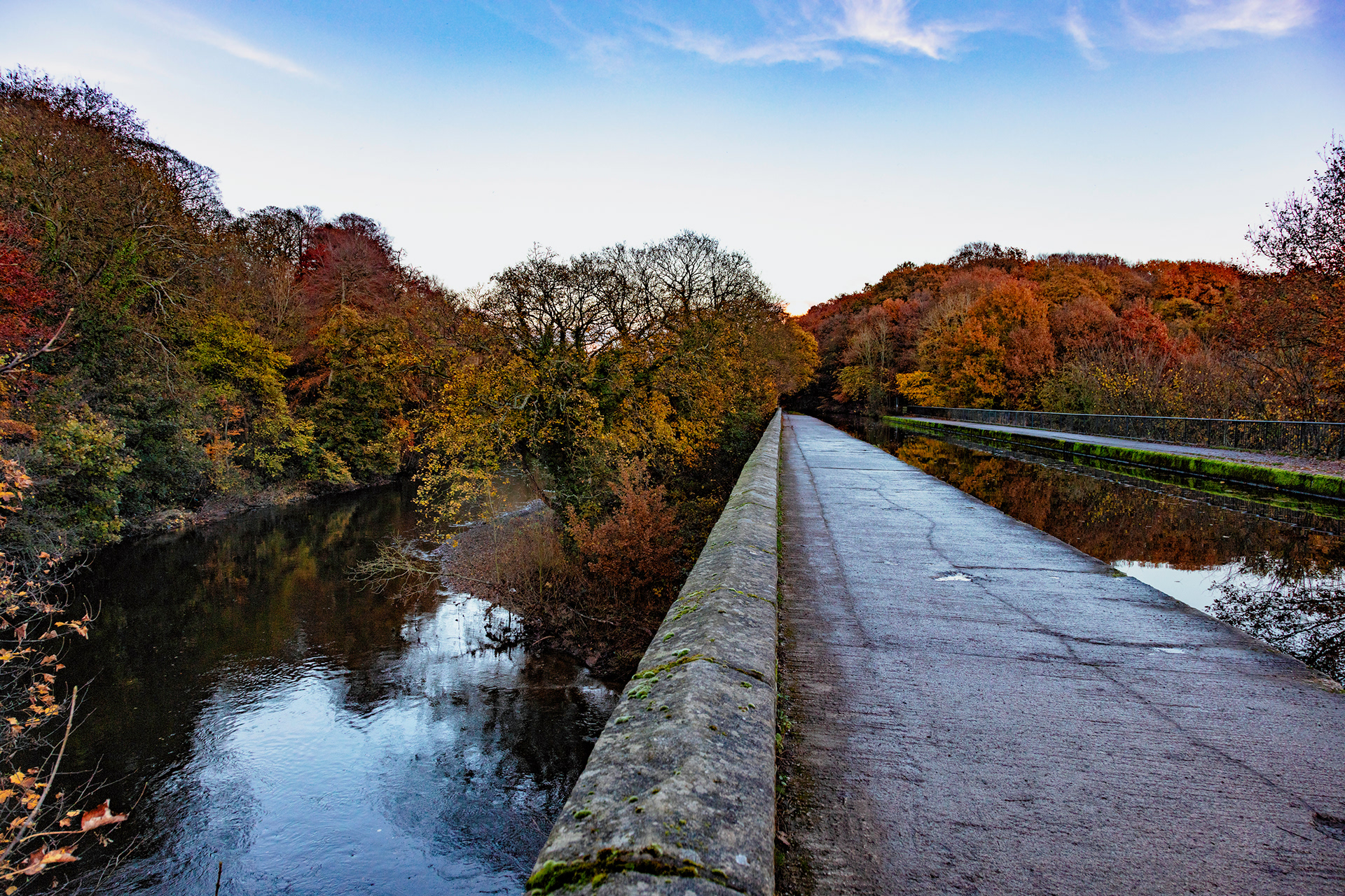 Leeds & Liverpool canal - Dowley Gap aquaduct over River Aire