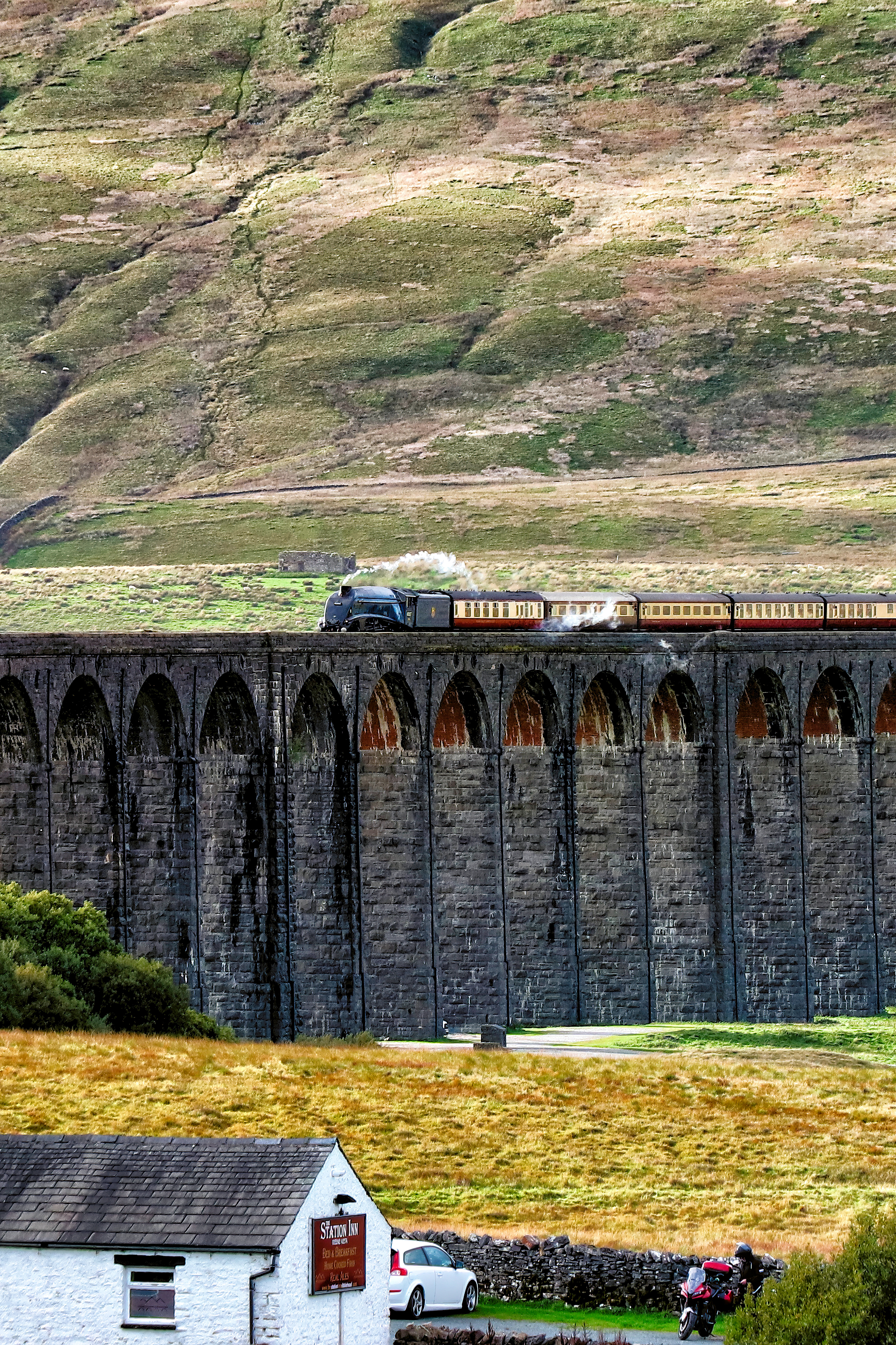 Sir Nigel Gresley crosses Ribblehead Viaduct - 9772