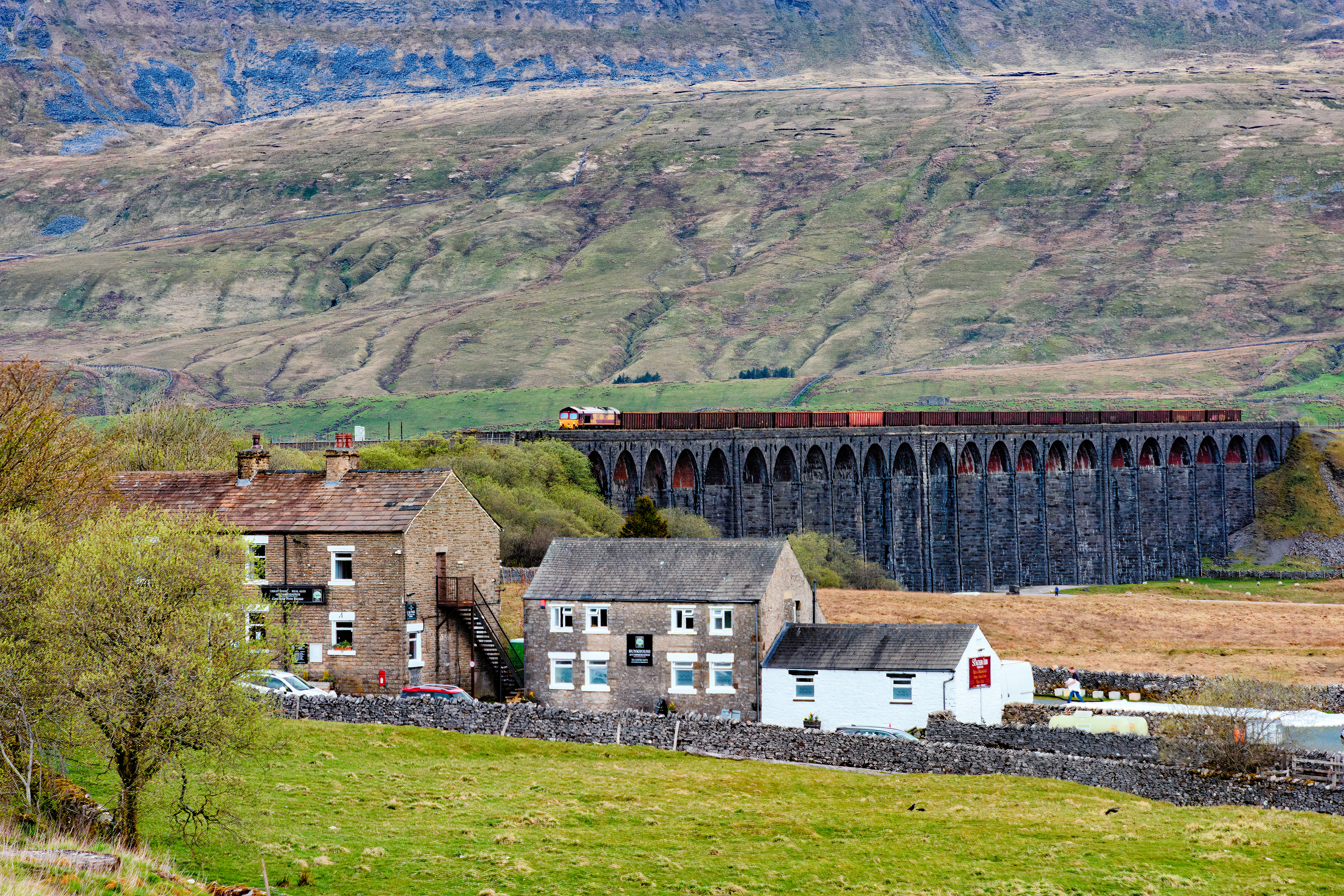 Class 66 hauls minerals across Ribblehead viaduct