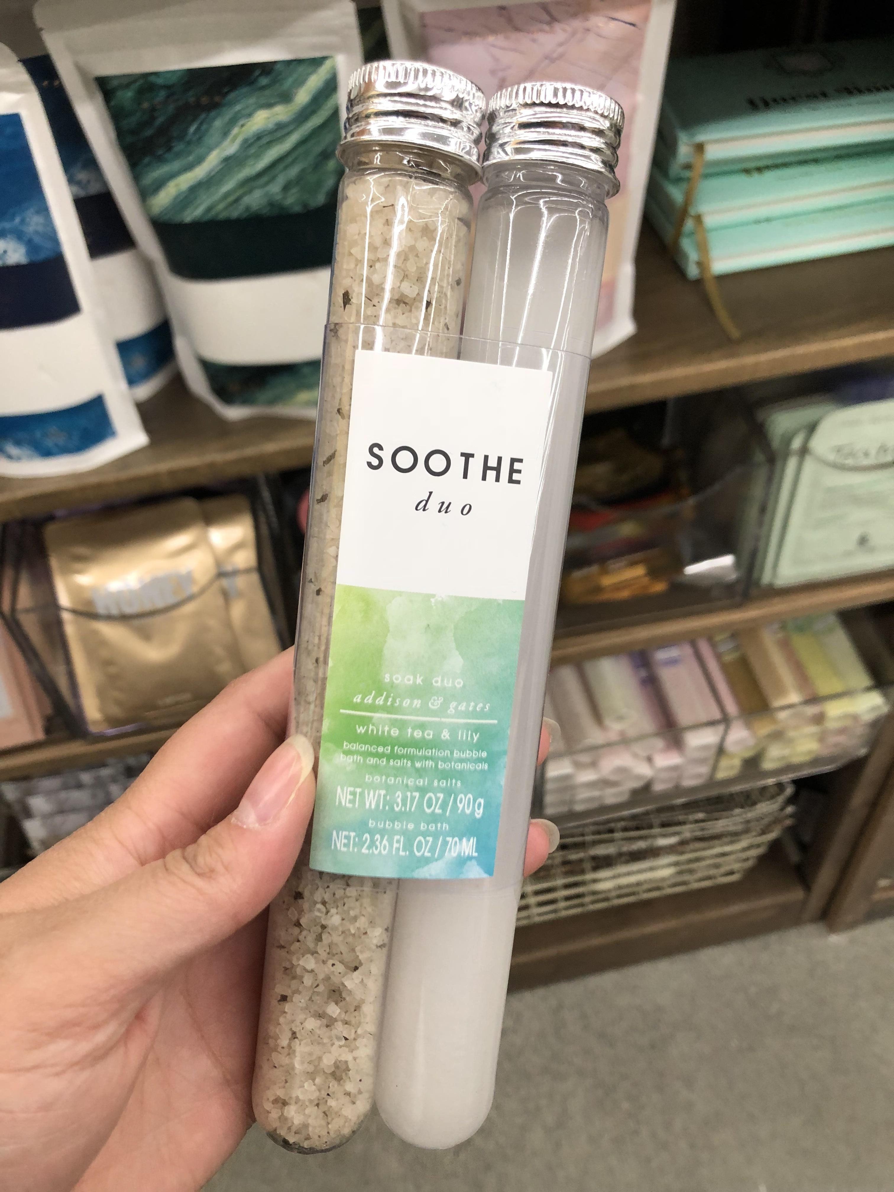 Dual tube packaging set.