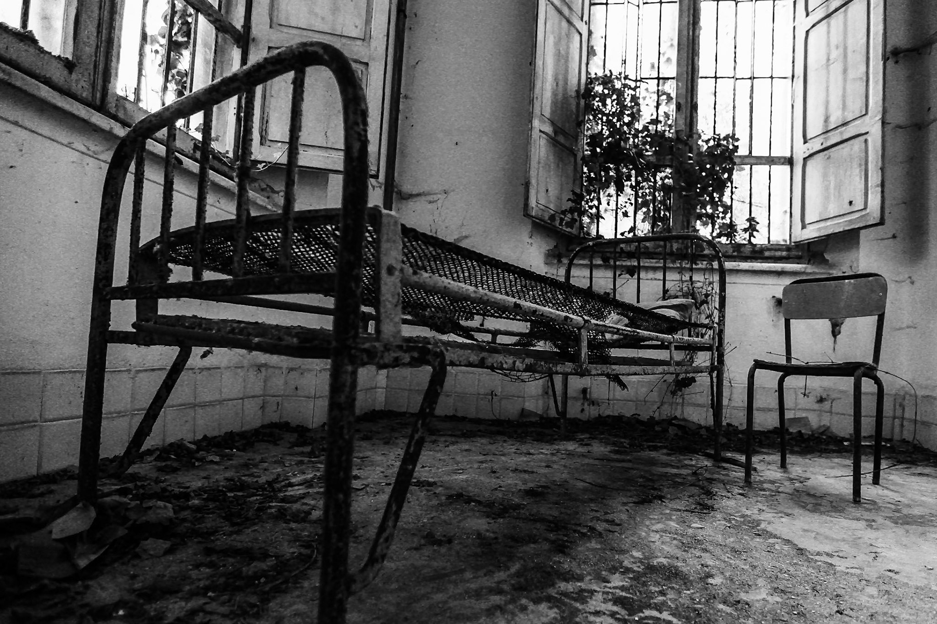 padiglione Maragliano - una branda.