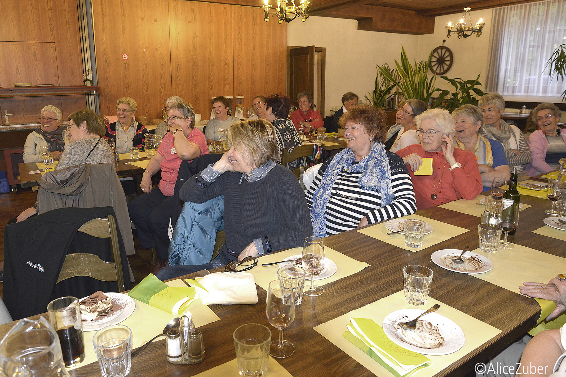 Séance de prestidigitation de notre chauffeur Jean-Pascal à Fiesch