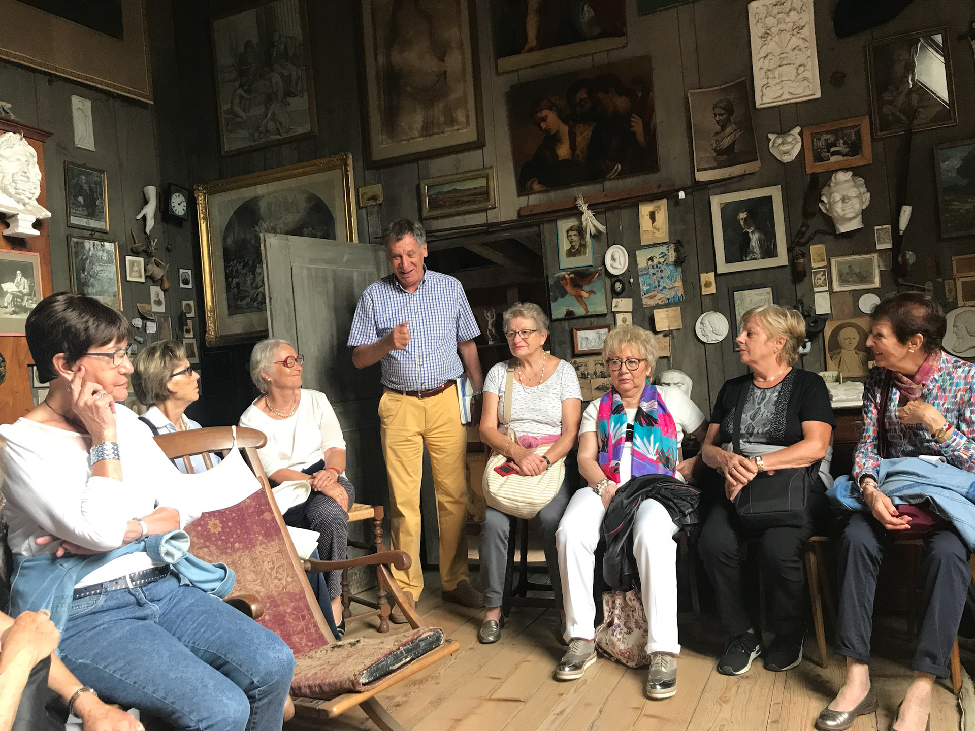 Visite de l'atelier du peintre Albert Anker
