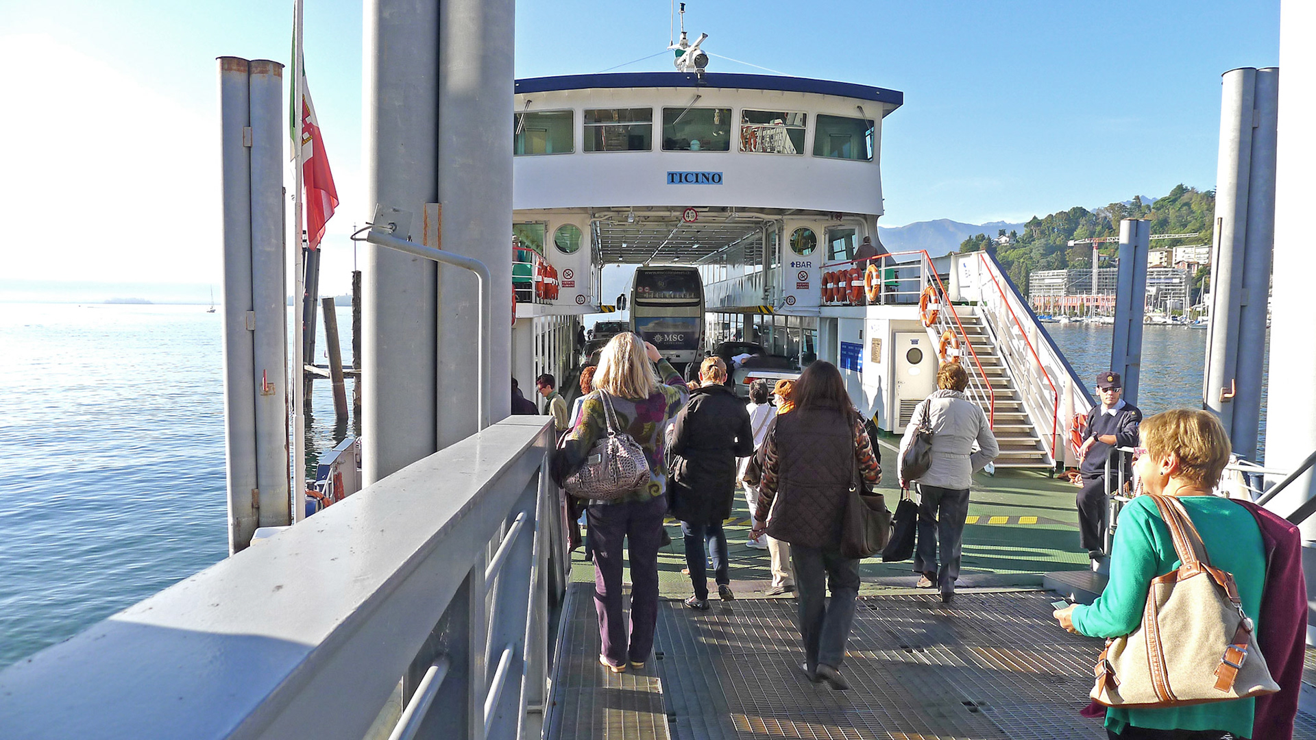 Traversée en ferry Lungolago-Intra