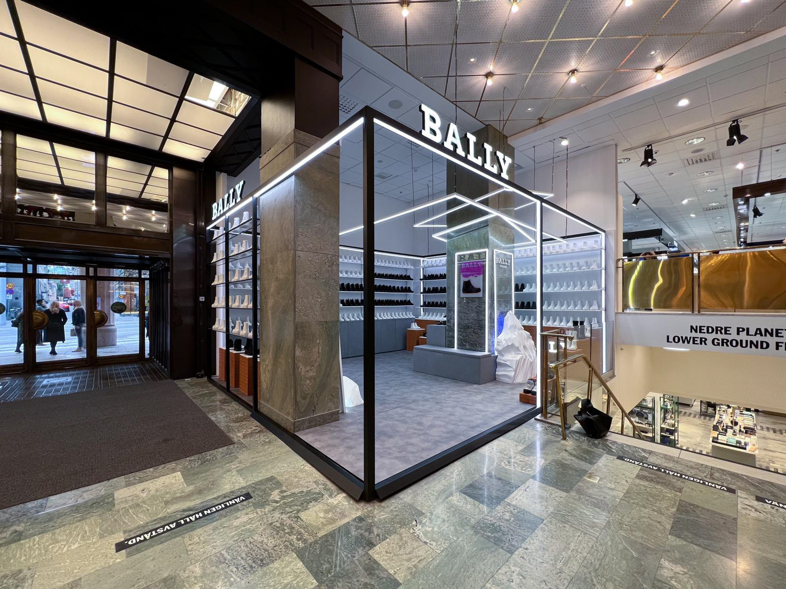 Curling Popup Bally