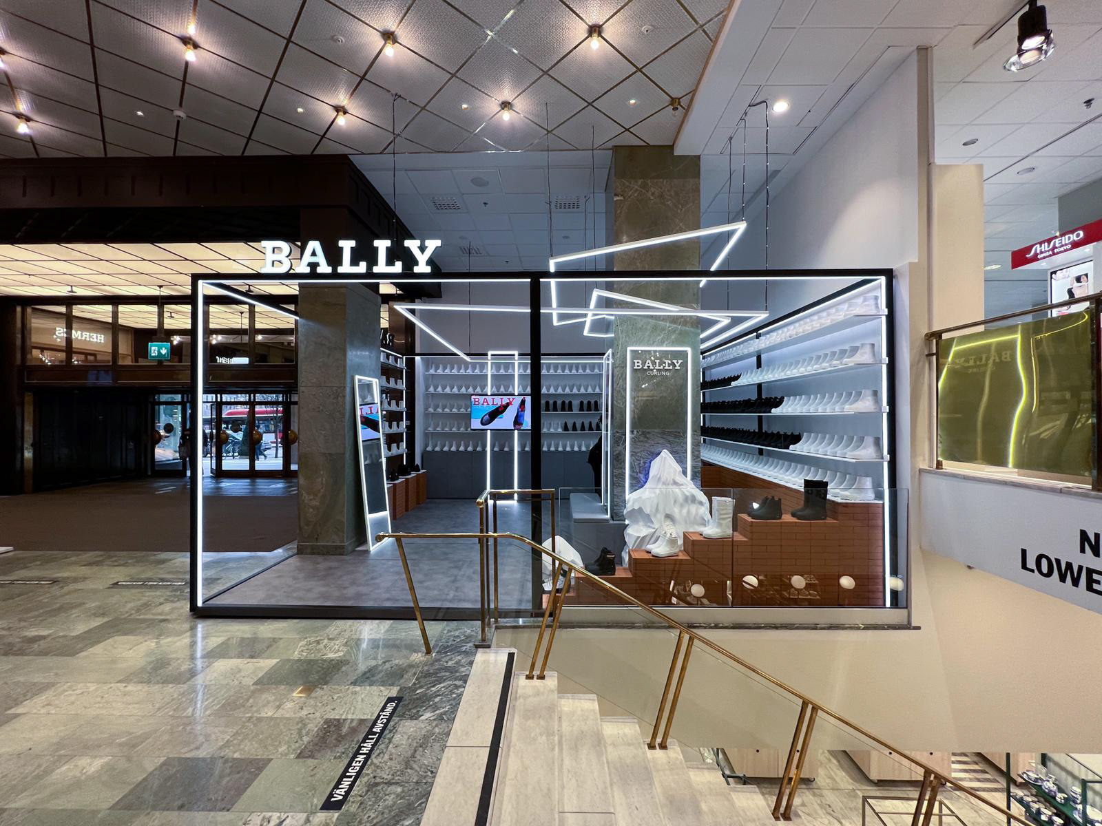 Curling Popup Bally