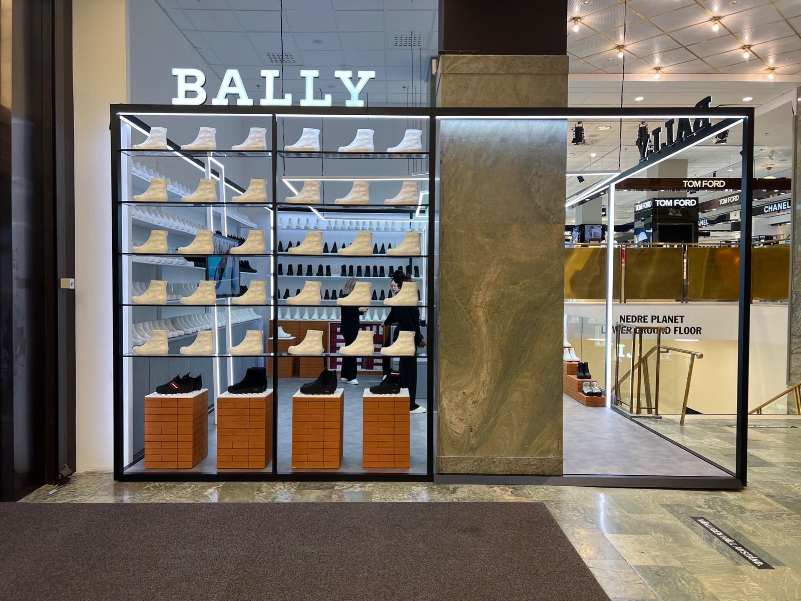Curling Popup Bally