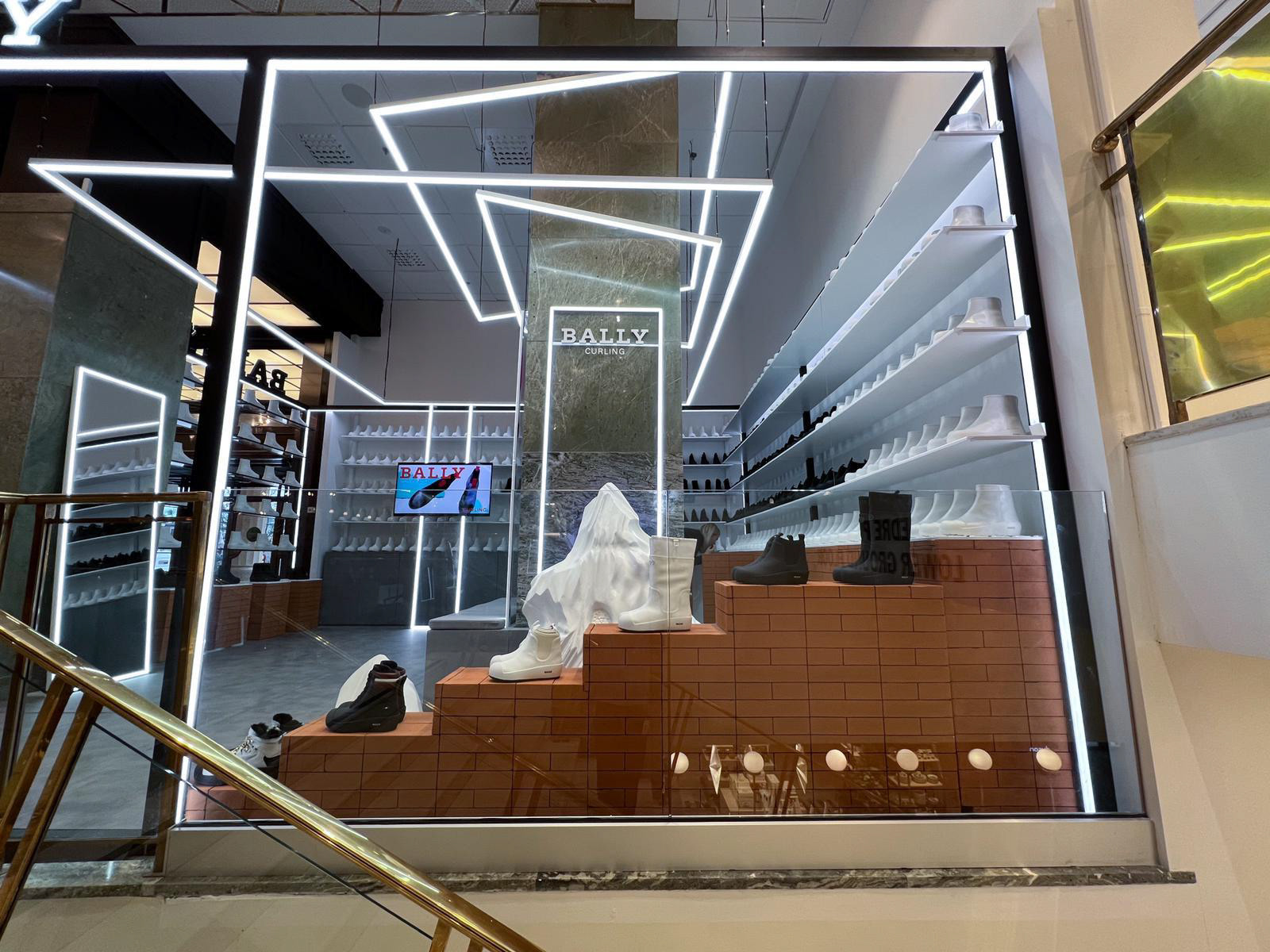 Curling Popup Bally
