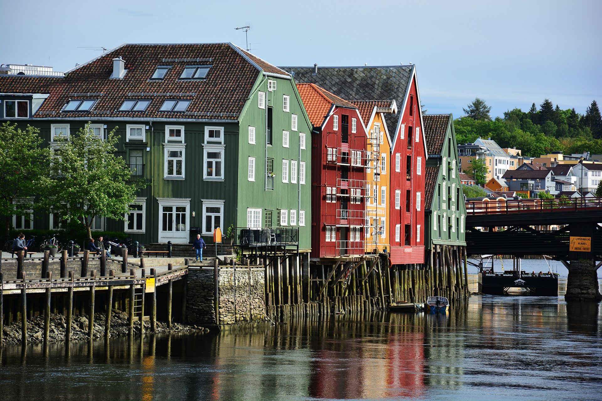 Bunte Holzhäuser des Bakklandet-Viertels in Trondheim