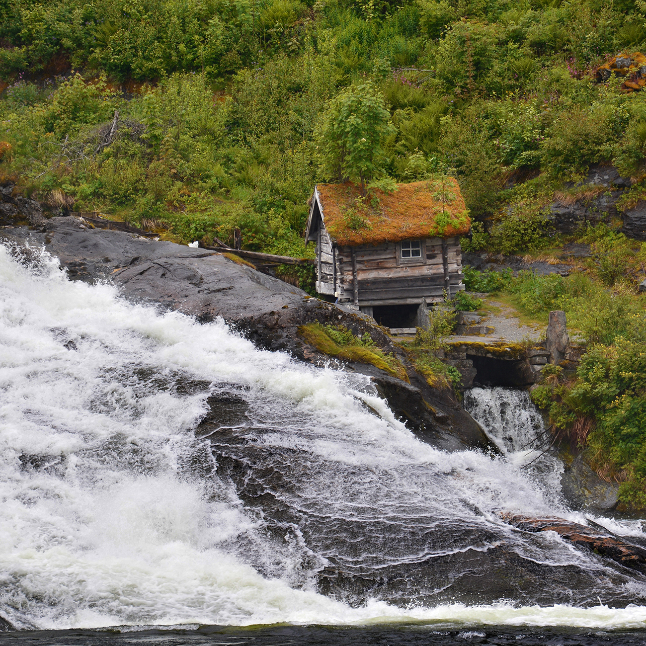 Traumhaus am Hellesyltfossen Wasserfall