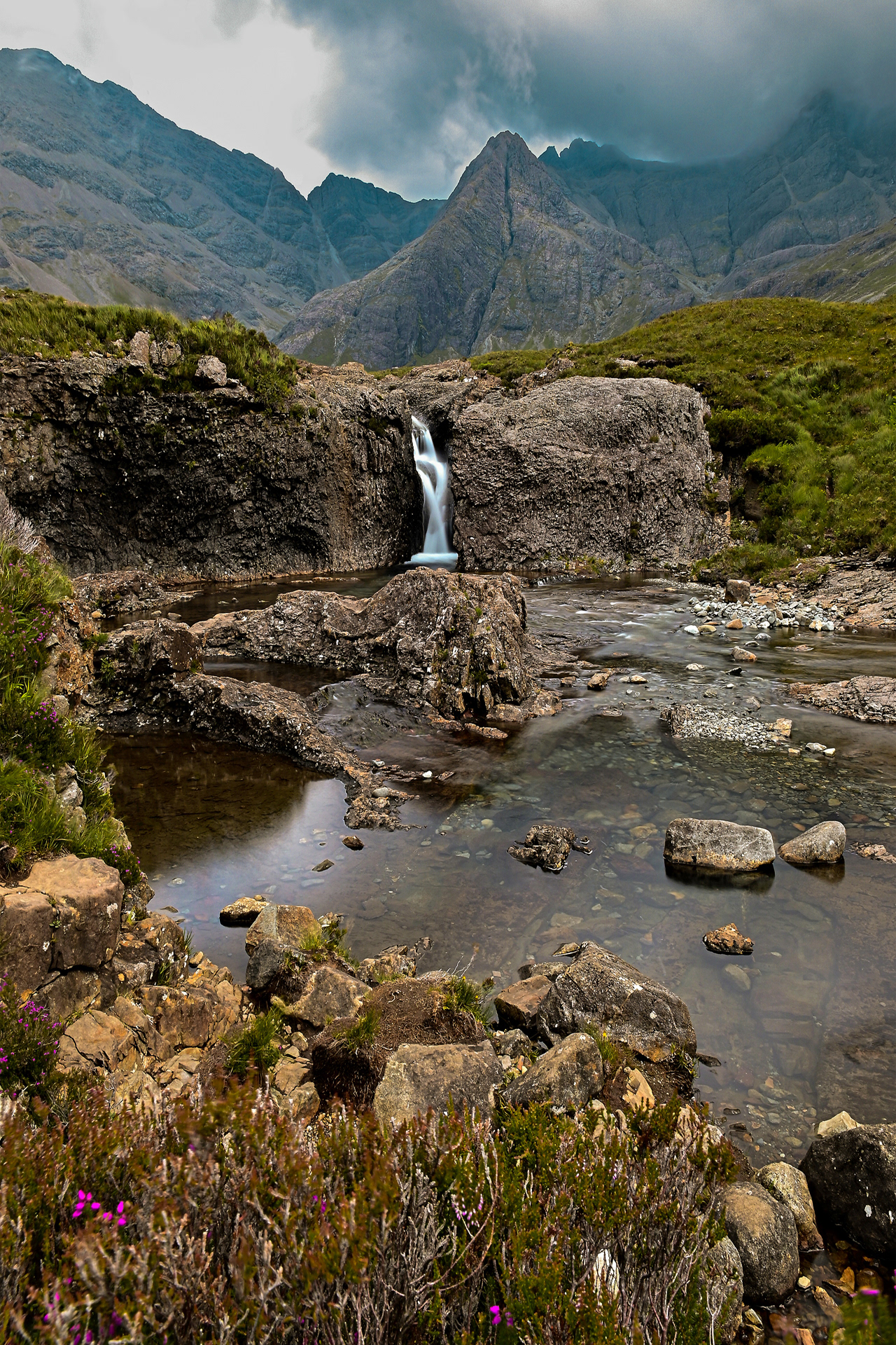 Wasserfälle Fairy Pools im Tal Coire na Creiche auf der Isle of Skye