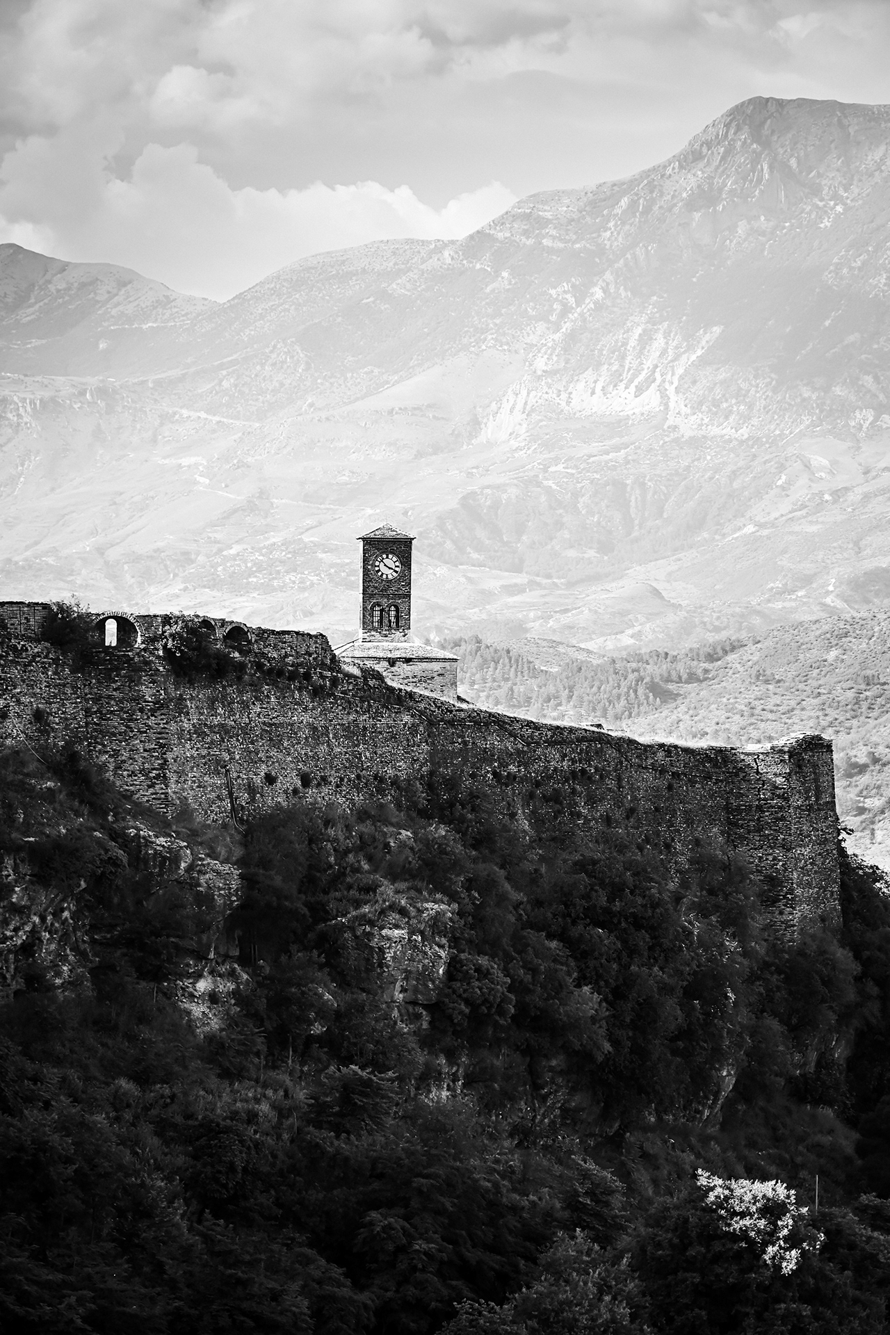 Uhrturm der Burg Kalaja e Gjirokastrës in Gjirokastra