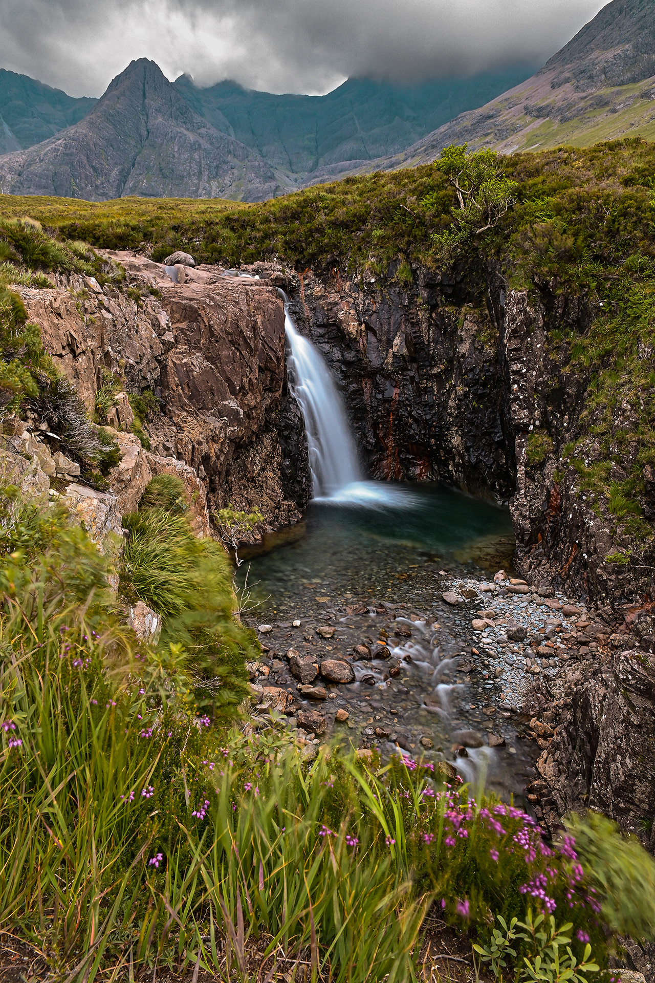 Wasserfälle Fairy Pools im Tal Coire na Creiche auf der Isle of Skye