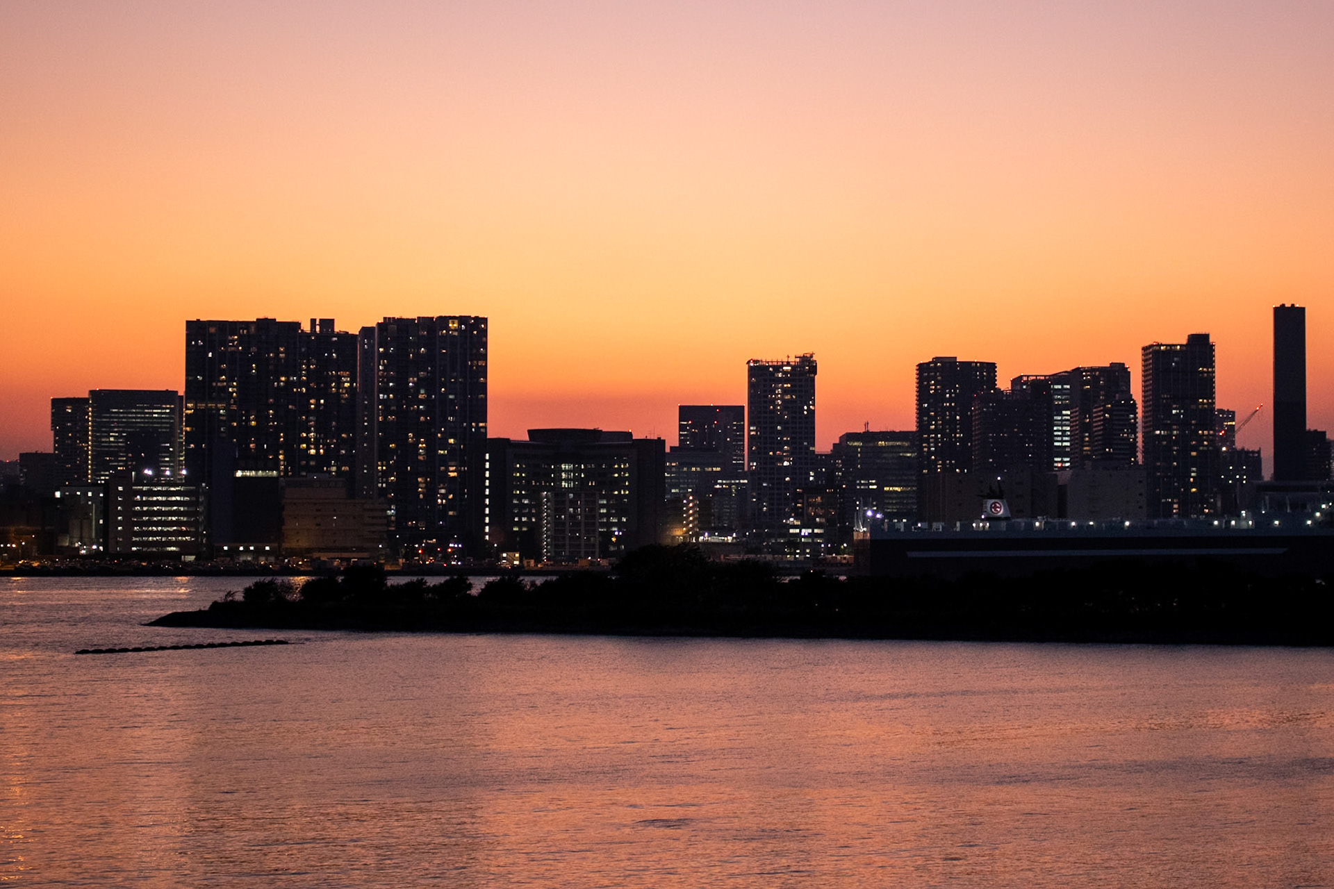 Lights On | (Odaiba Waterfront)