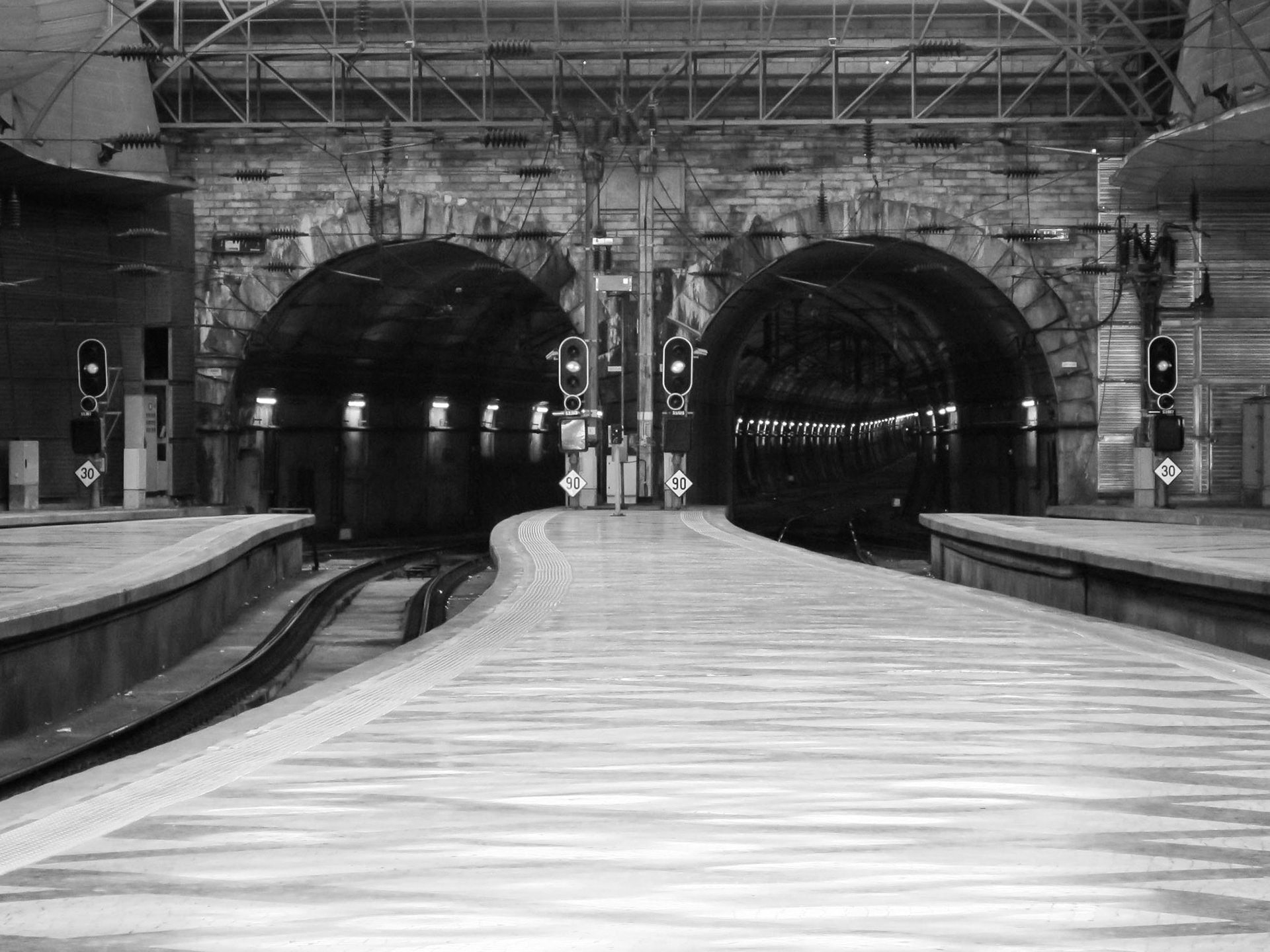 Two Tunnels | (Estação Rossio)