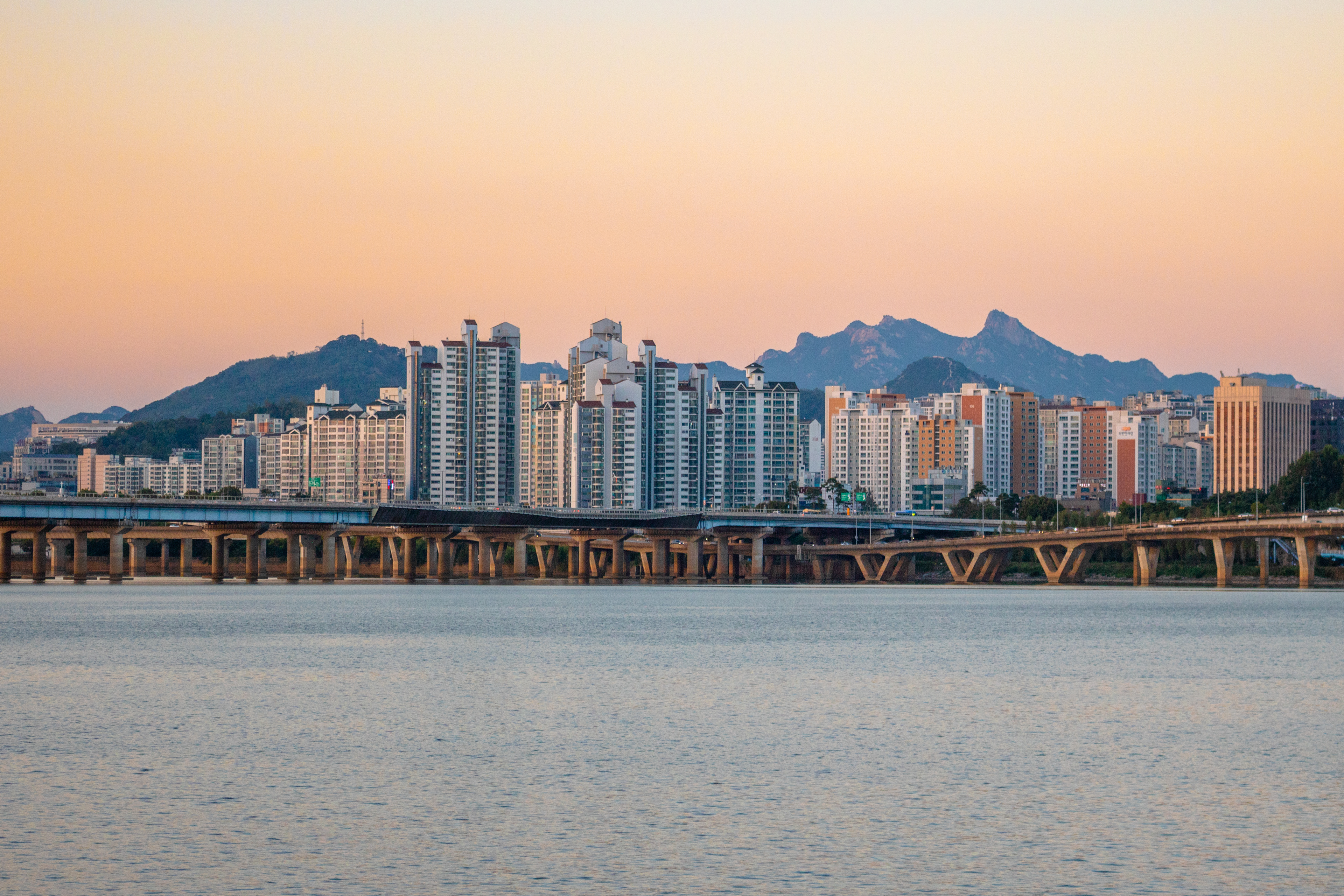 Crossing Bridges | (Han River)
