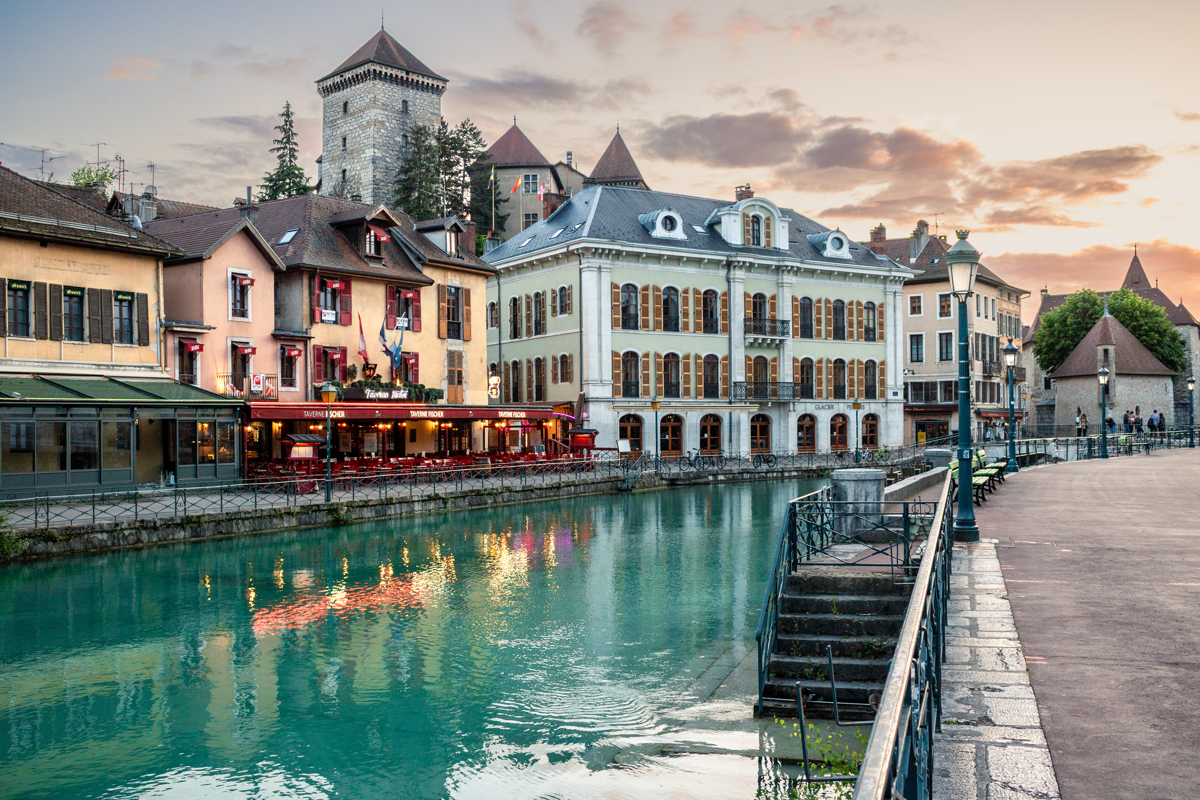 La Taverne | (Quai Perrière)