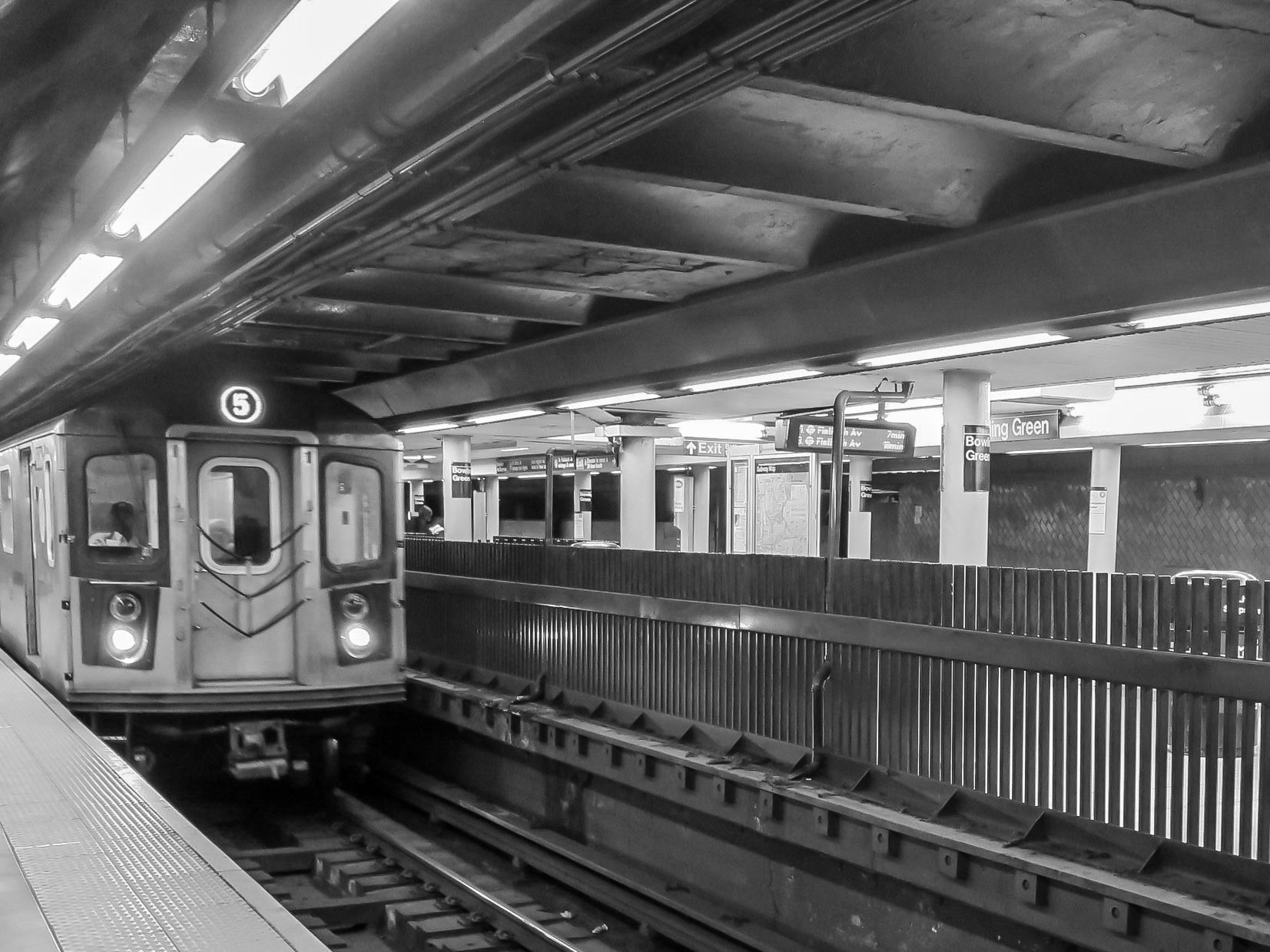 5 Train | (New York Subway)