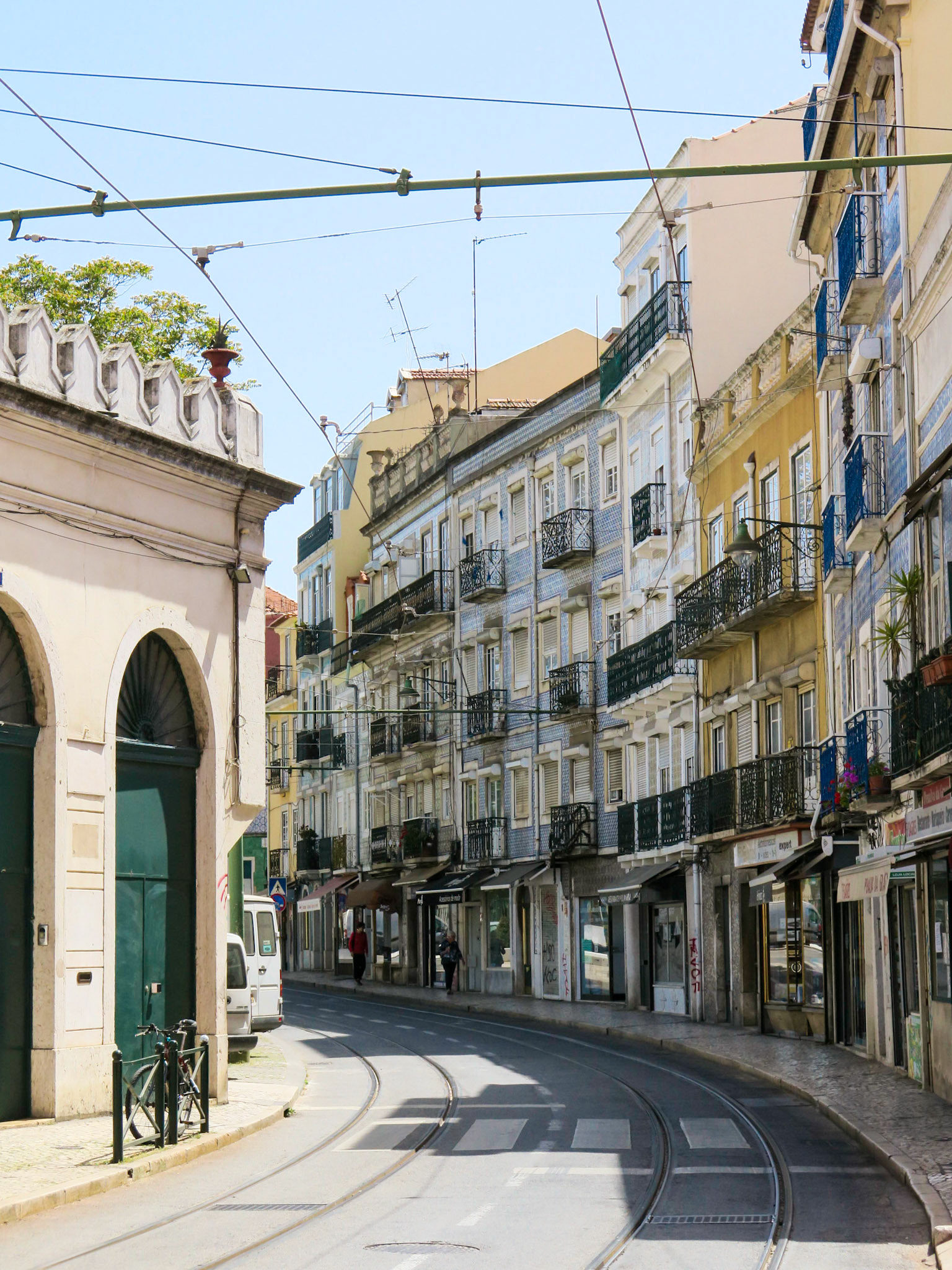 To the Left | (Graça district)