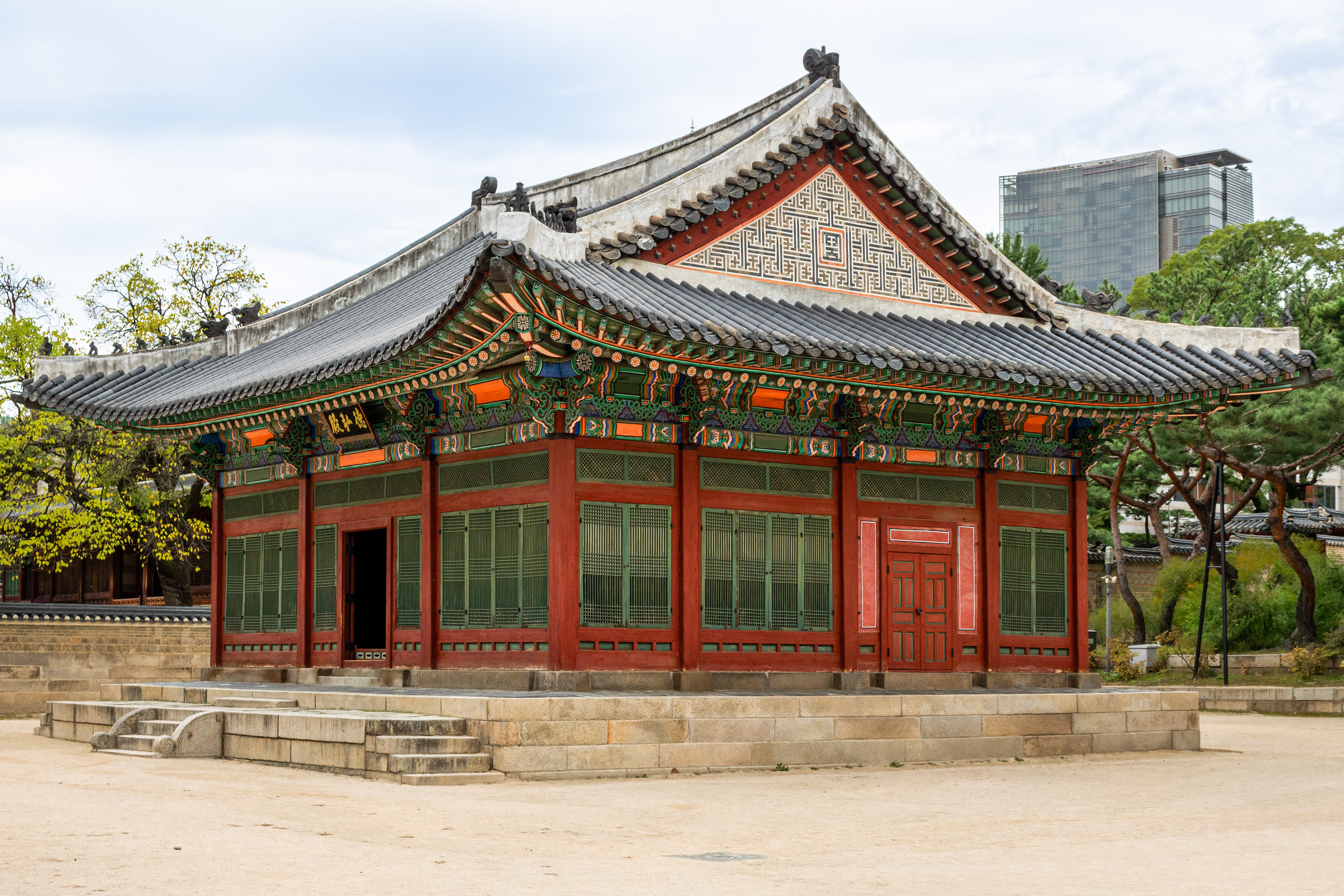 One Door Closed, One Door Opens | (Deoksugung Palace)