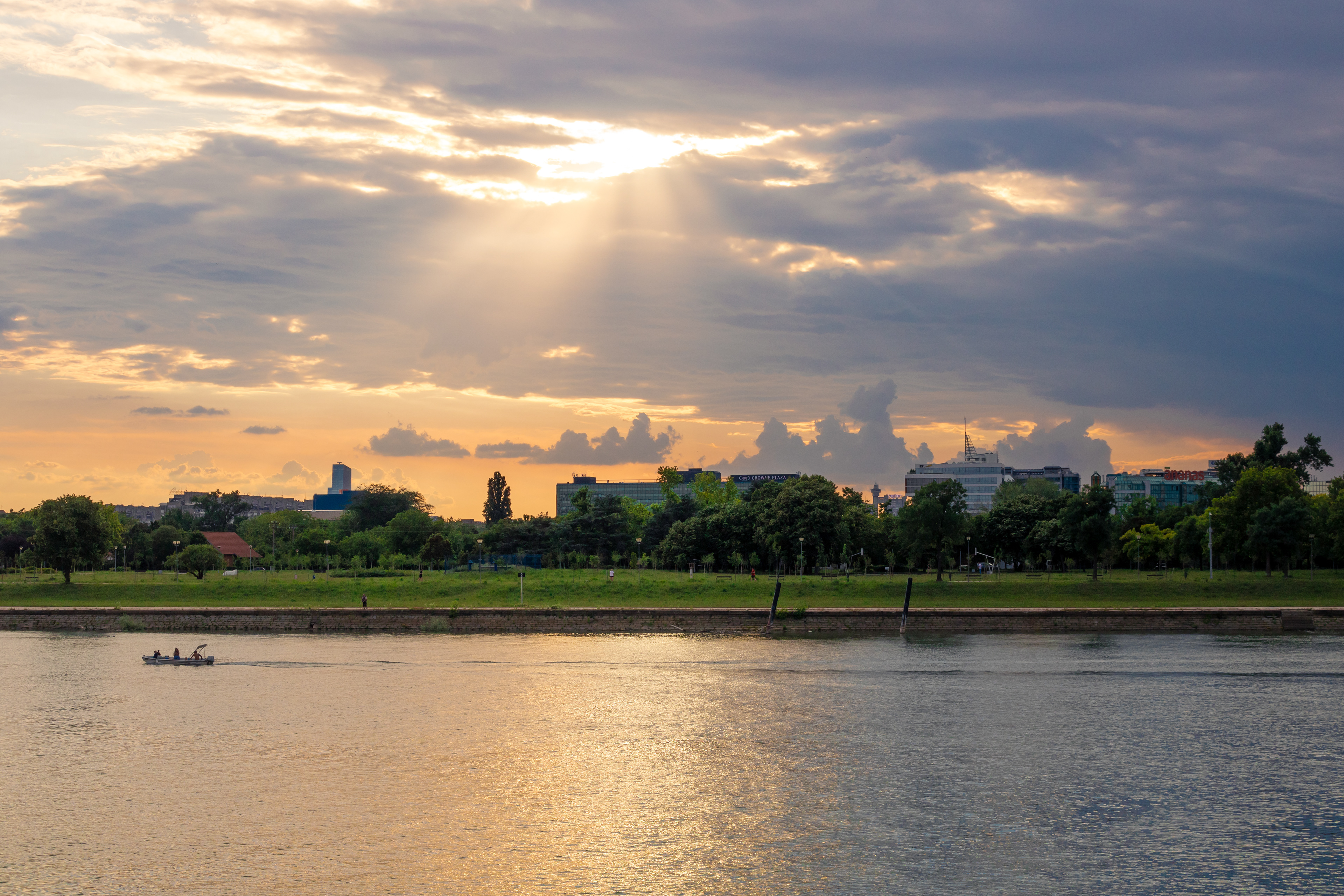 Ray Spray | (Belgrade Waterfront)