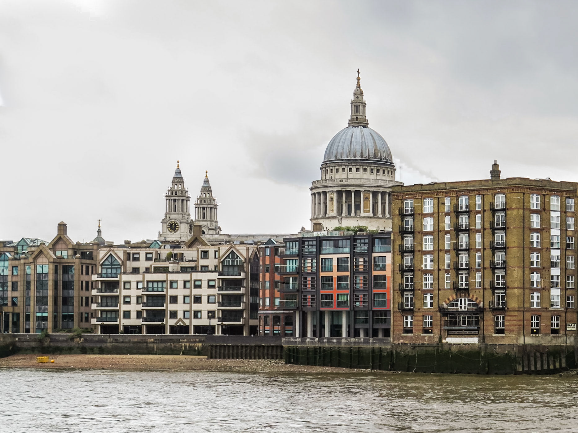 Riverside Residences | (River Thames)