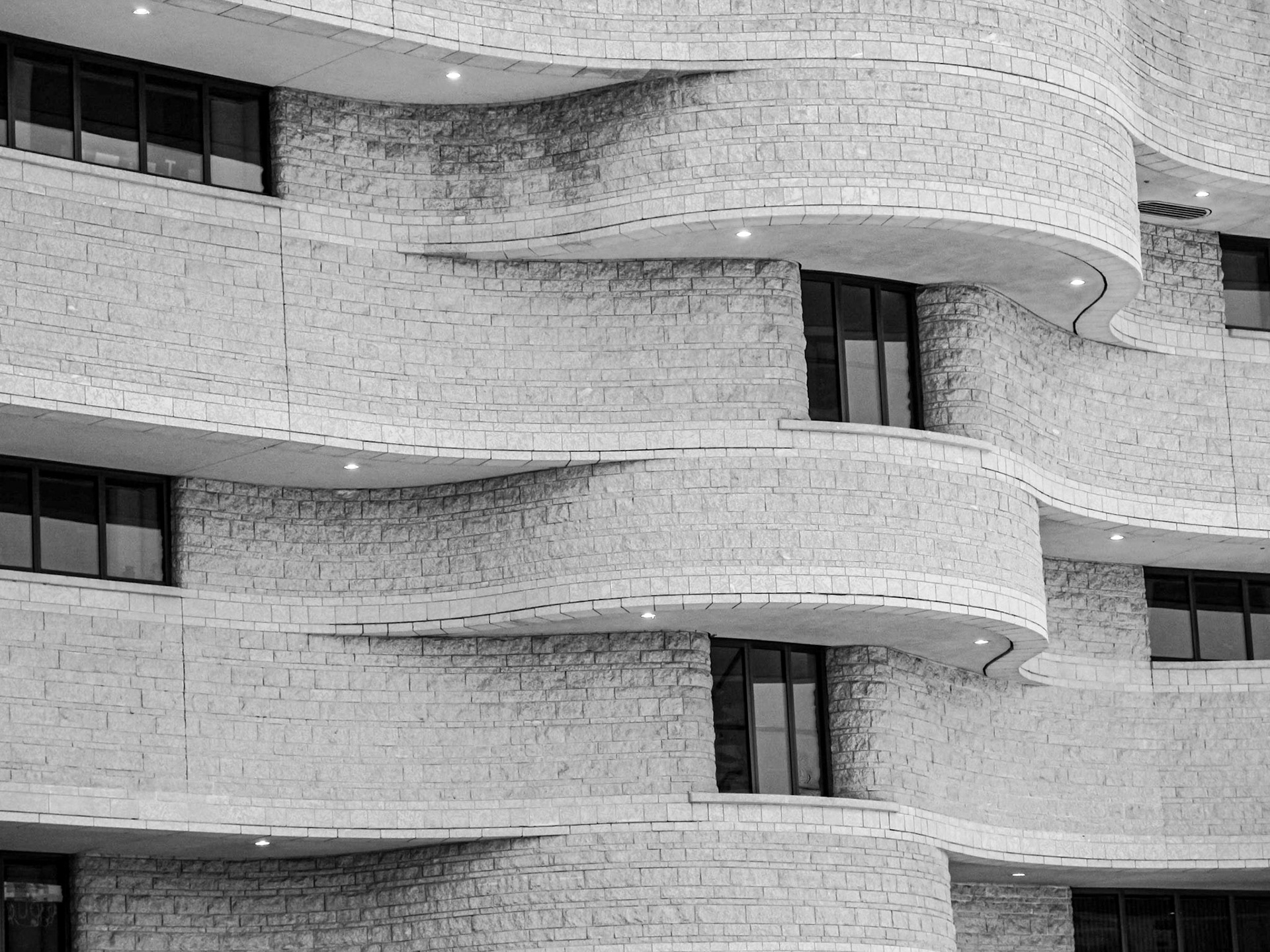 Curves | (Canadian Museum of History)