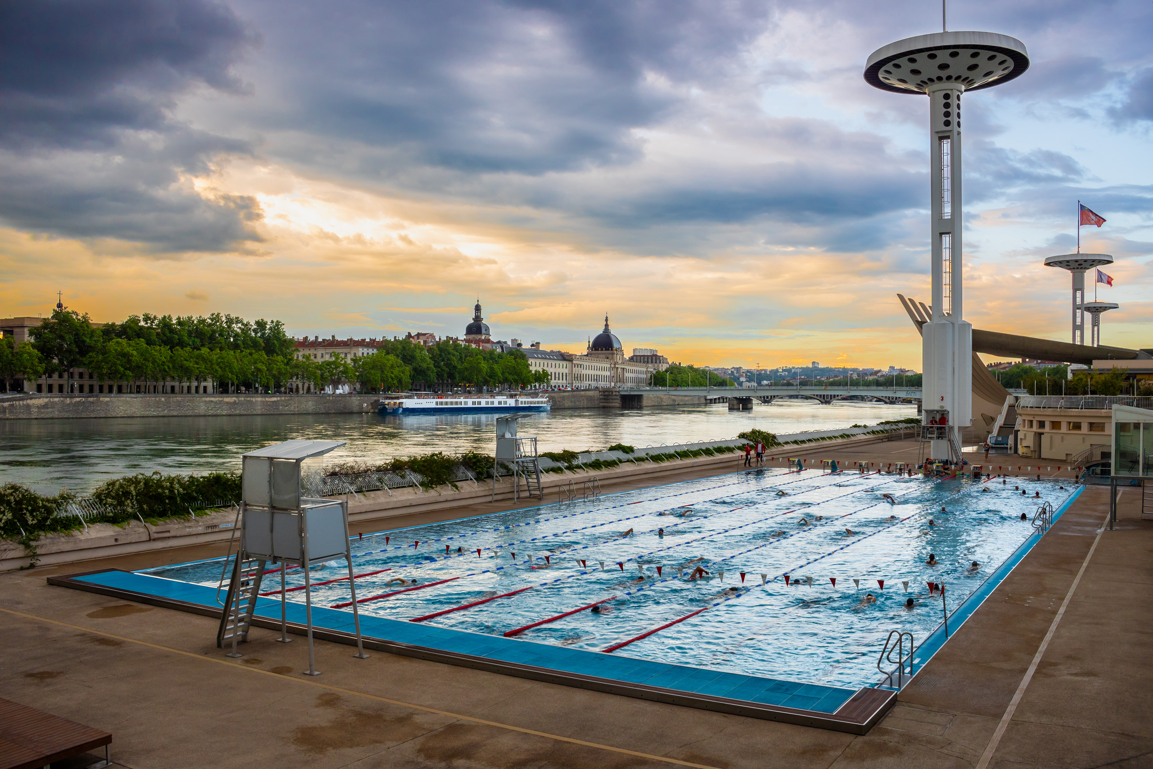 Everybody in the Pool | (Piscine du Rhône)